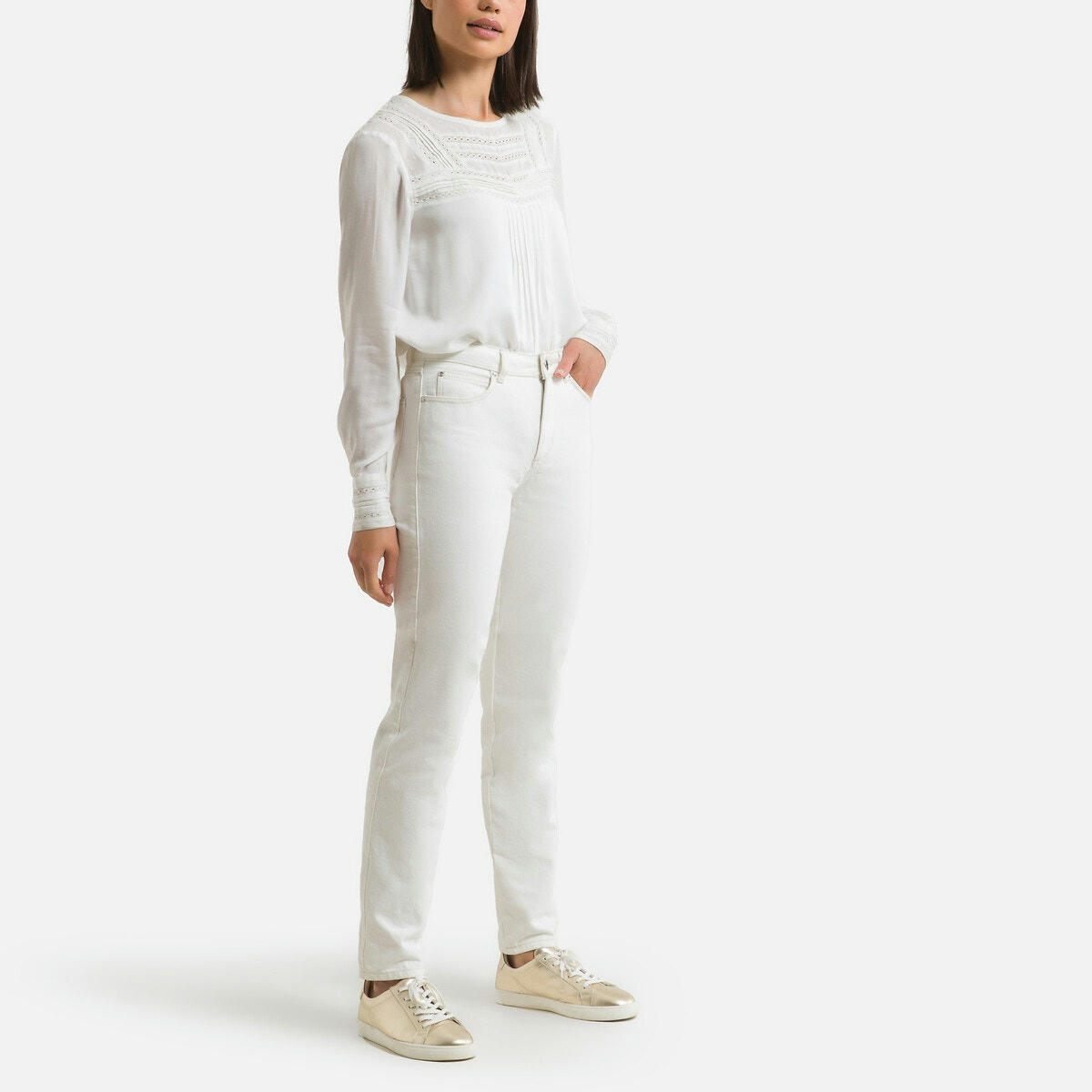 Blouse col rond, détail dentelle