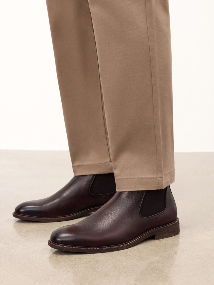 Men’s brown leather slip-on Chelsea boots