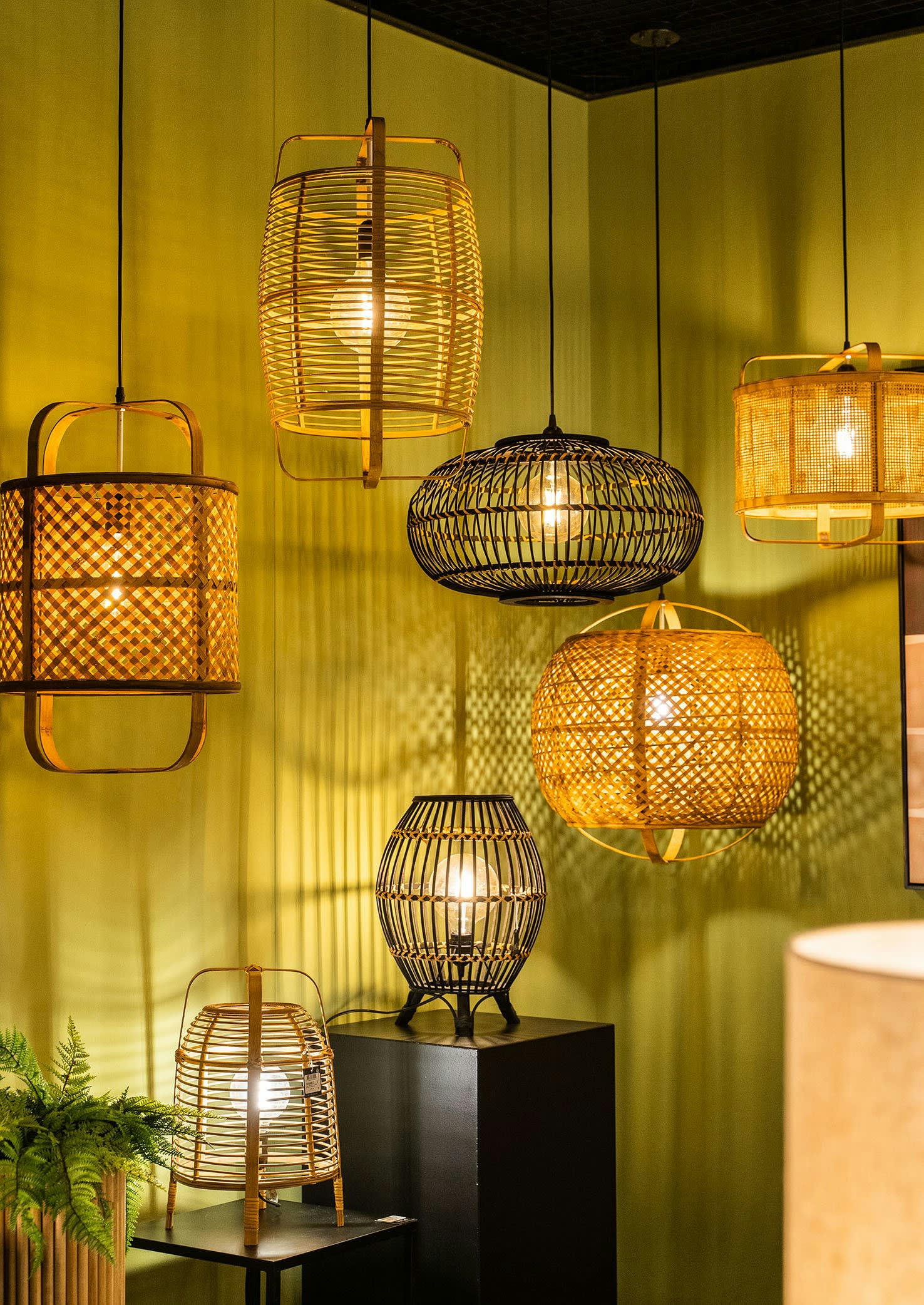 PAGE - Suspension en bambou brun