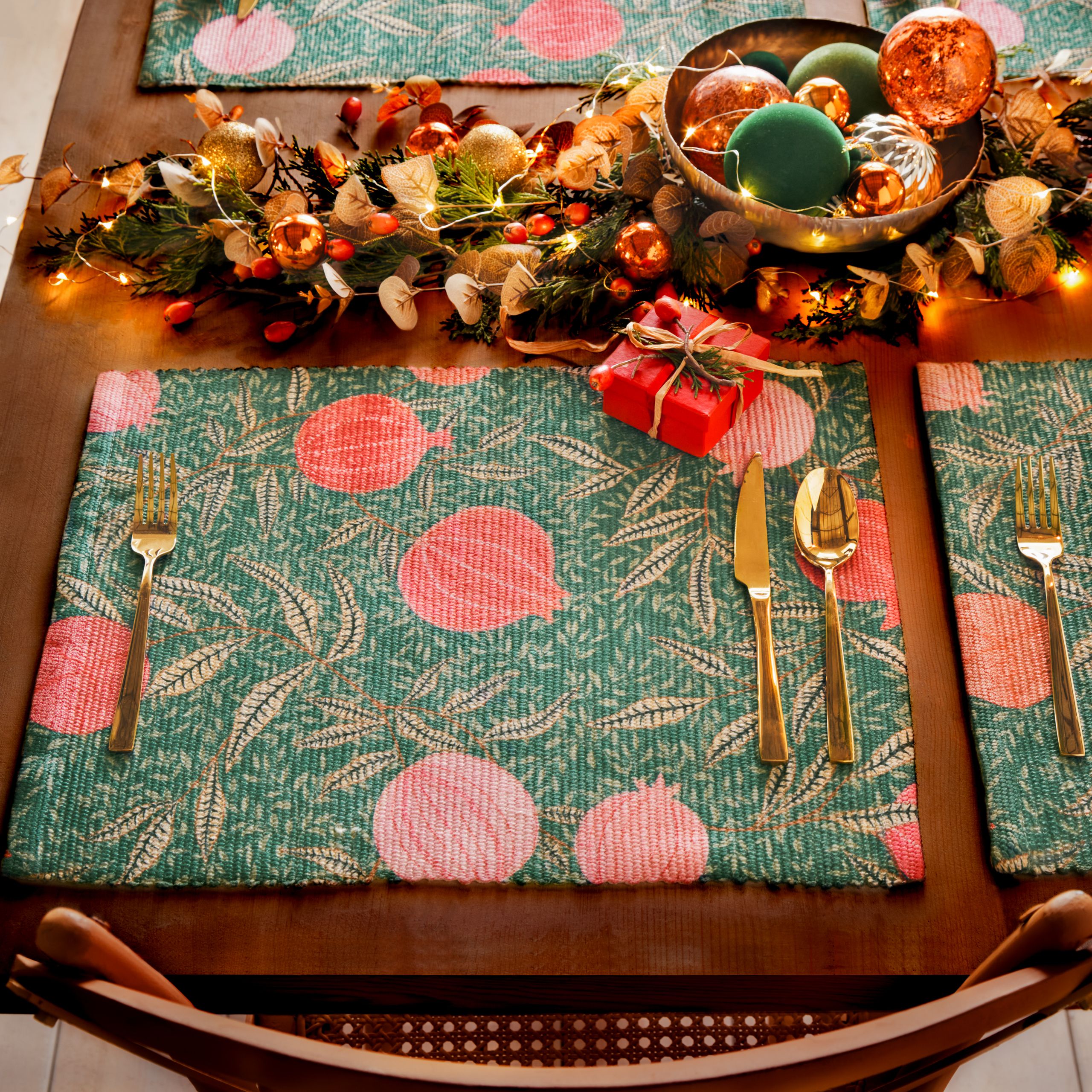 Paoletti Pomegranate Washable Set of 4 Abstract Placemats