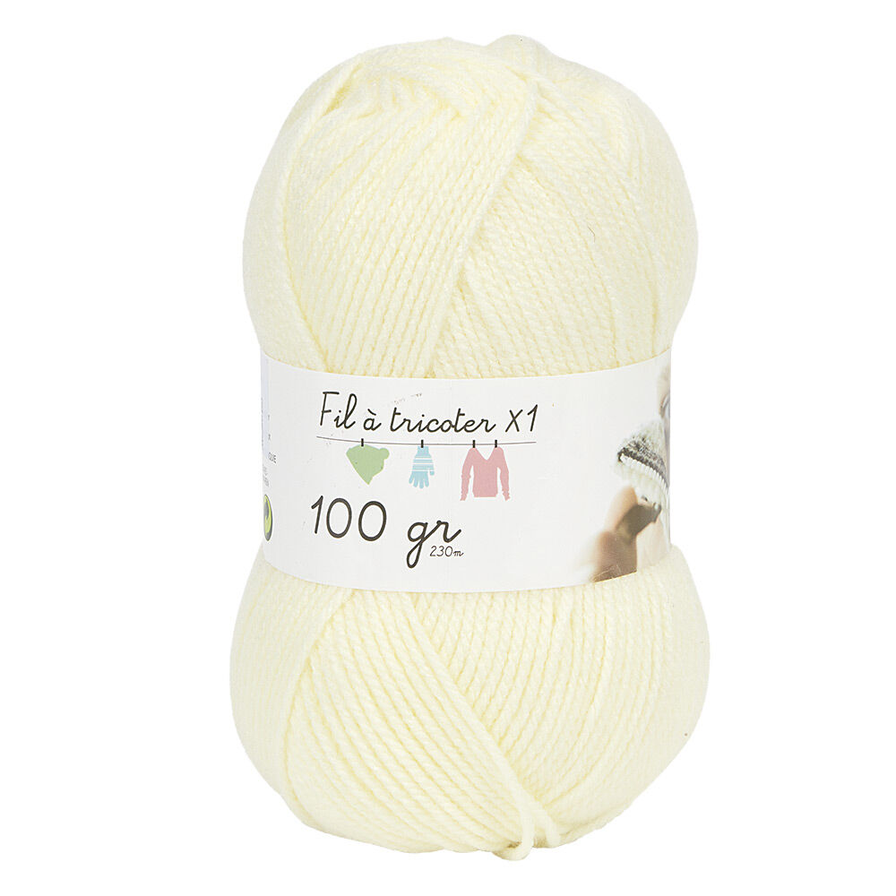 Pelote de fil à tricoter écru