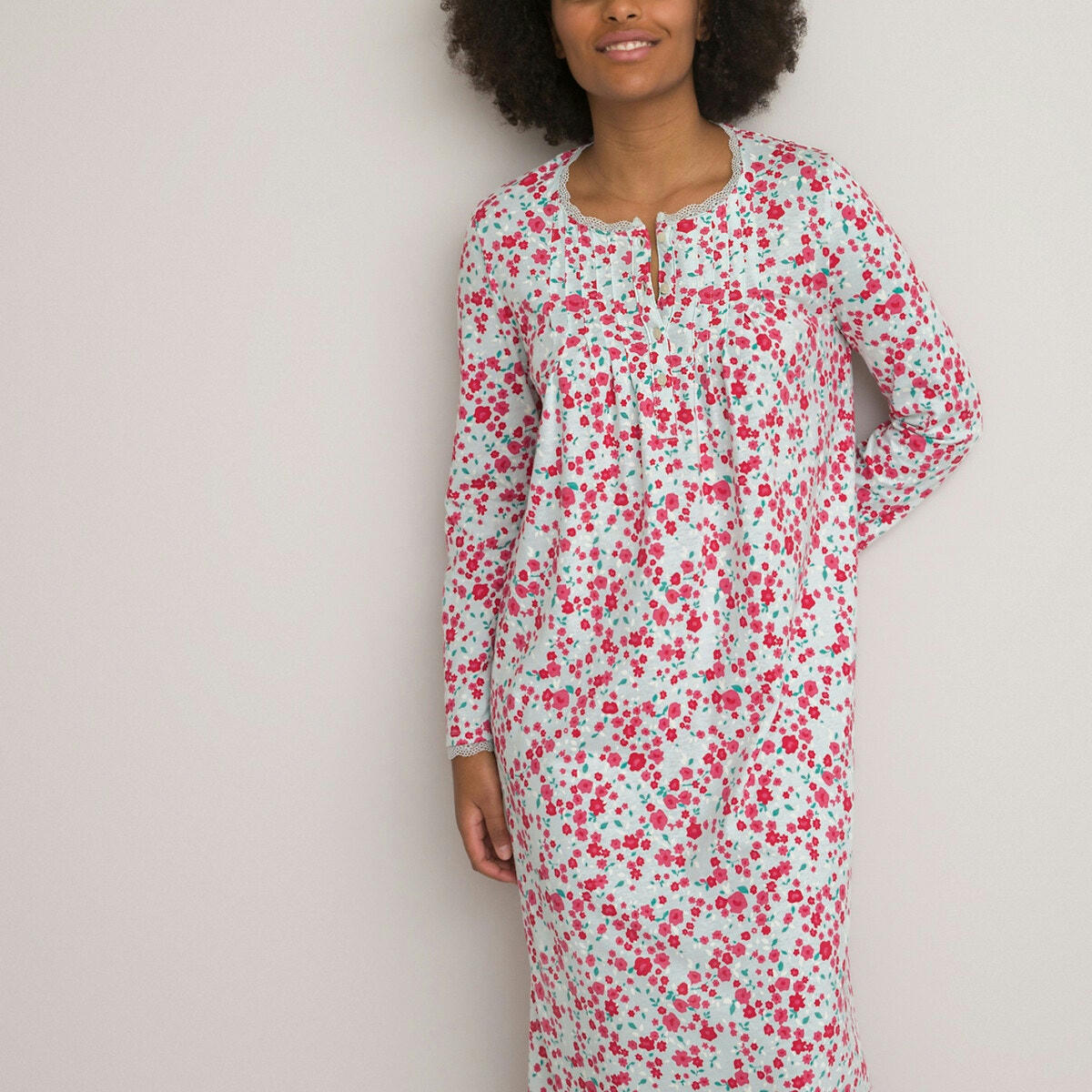 Chemise de nuit longue, détails macramé