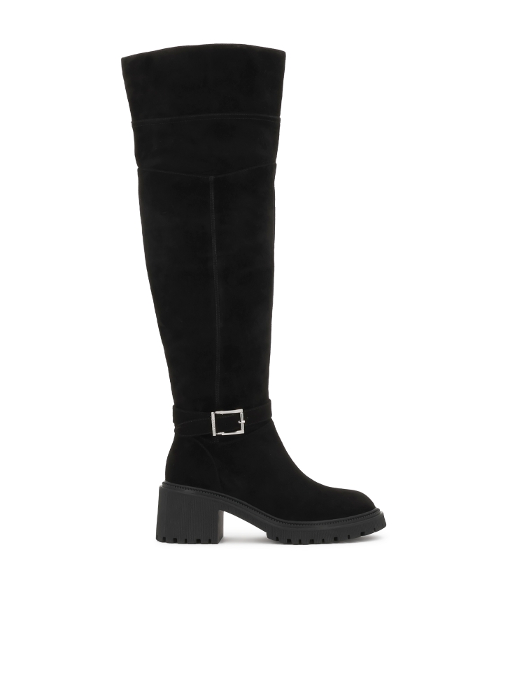 Suede boots on trep sole