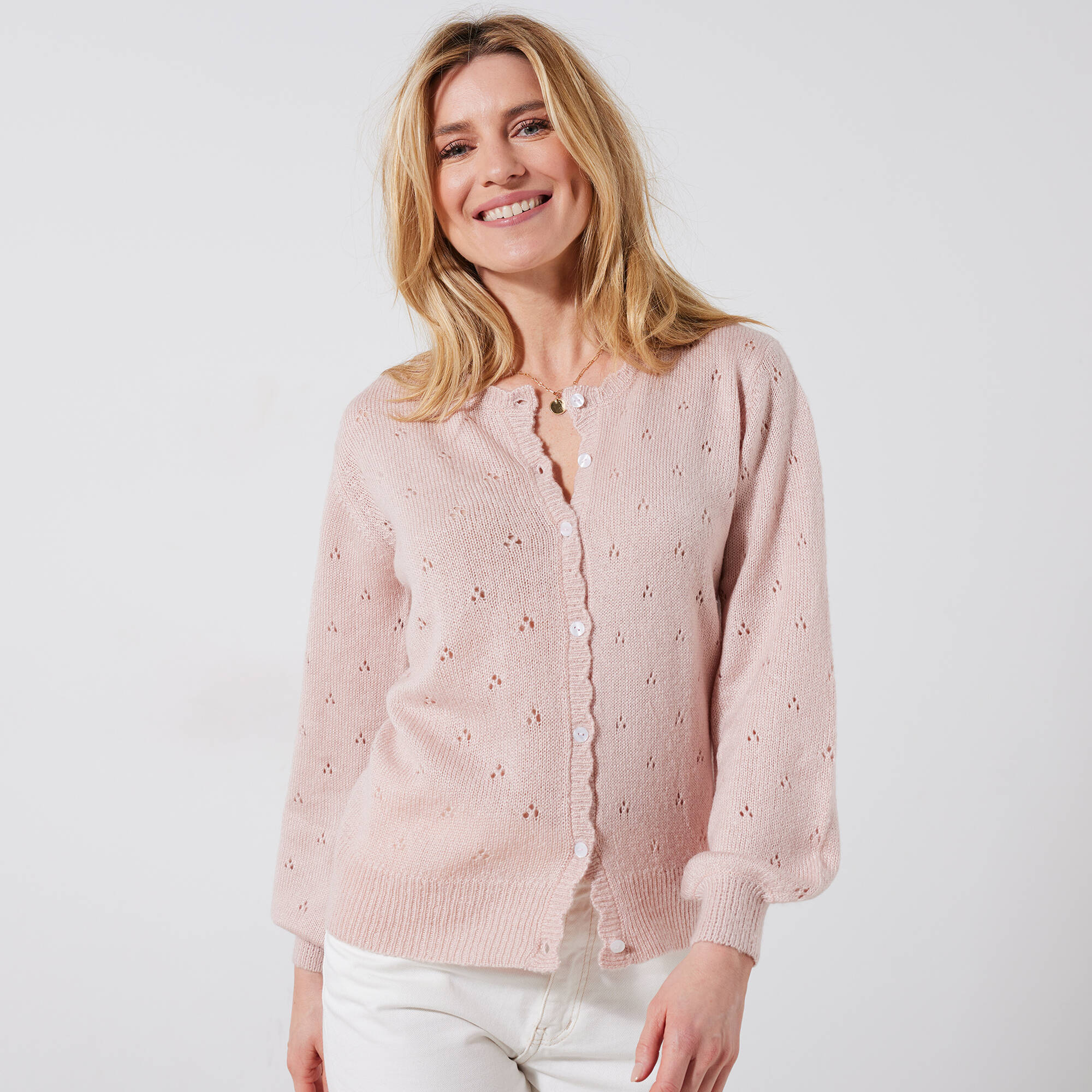 Gilet boutonné finition écailles, maille pointelle toucher doux