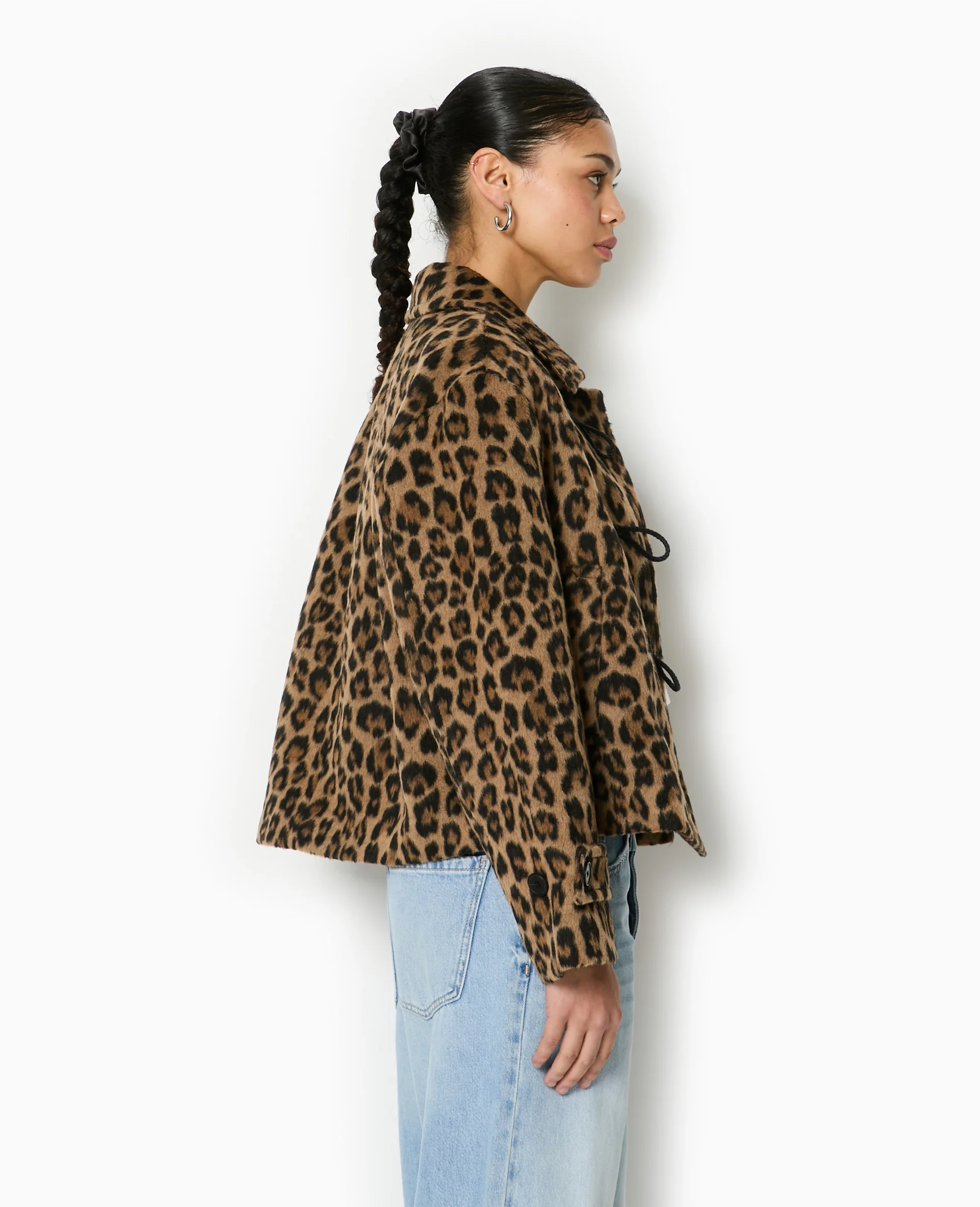 Manteau court léopard avec boutons duffle coat