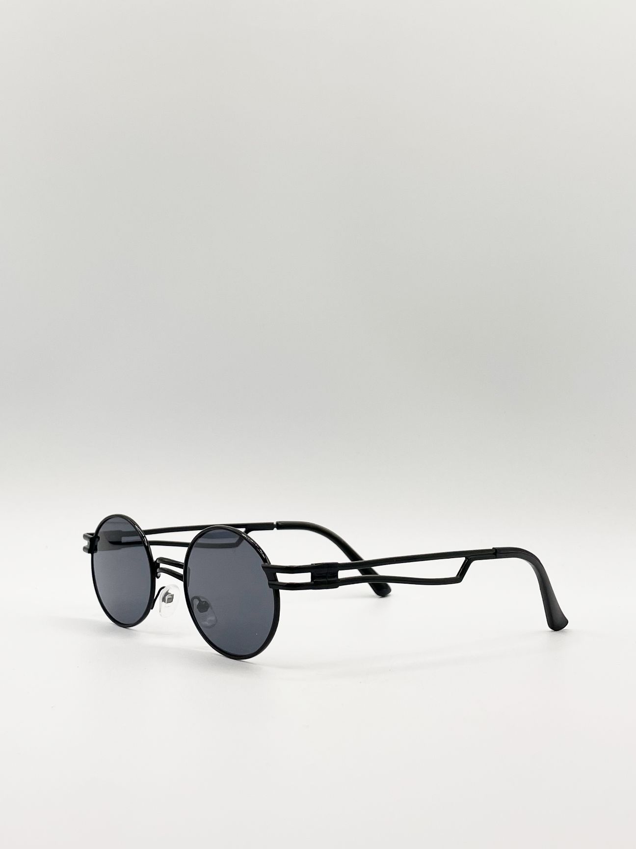 SVNX Retro Round Sunglasses in Black