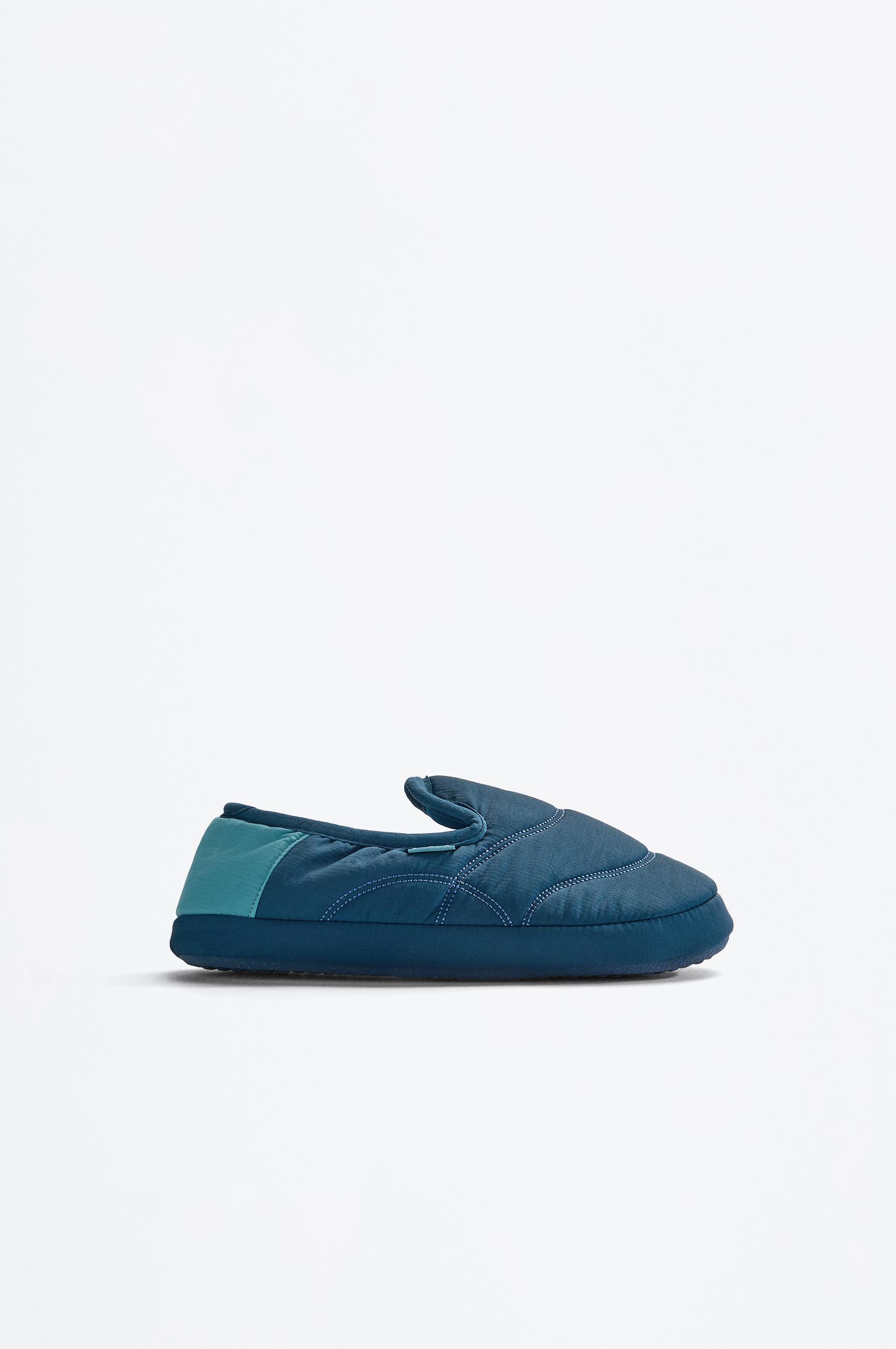 Zapatillas de casa cerrada