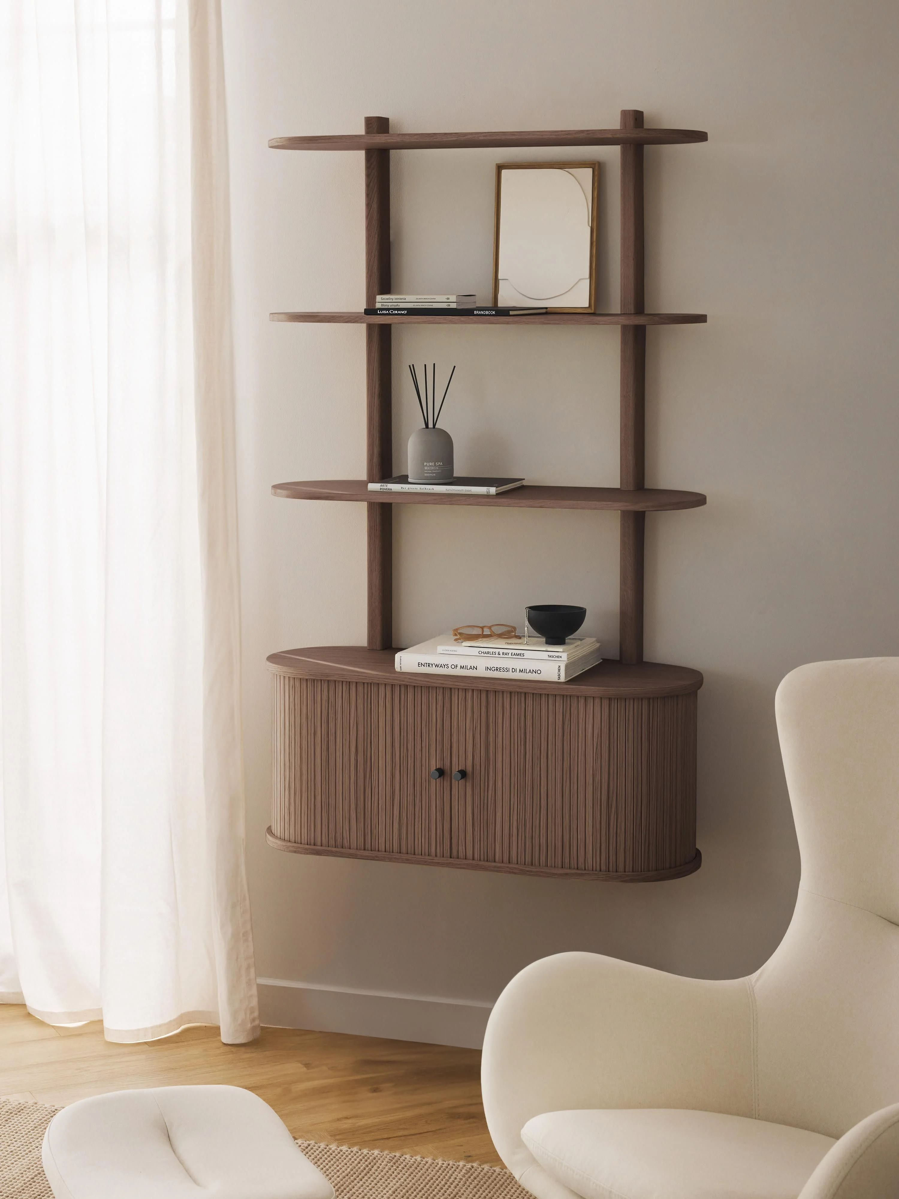 Wandregal Calary mit geriffelter Front