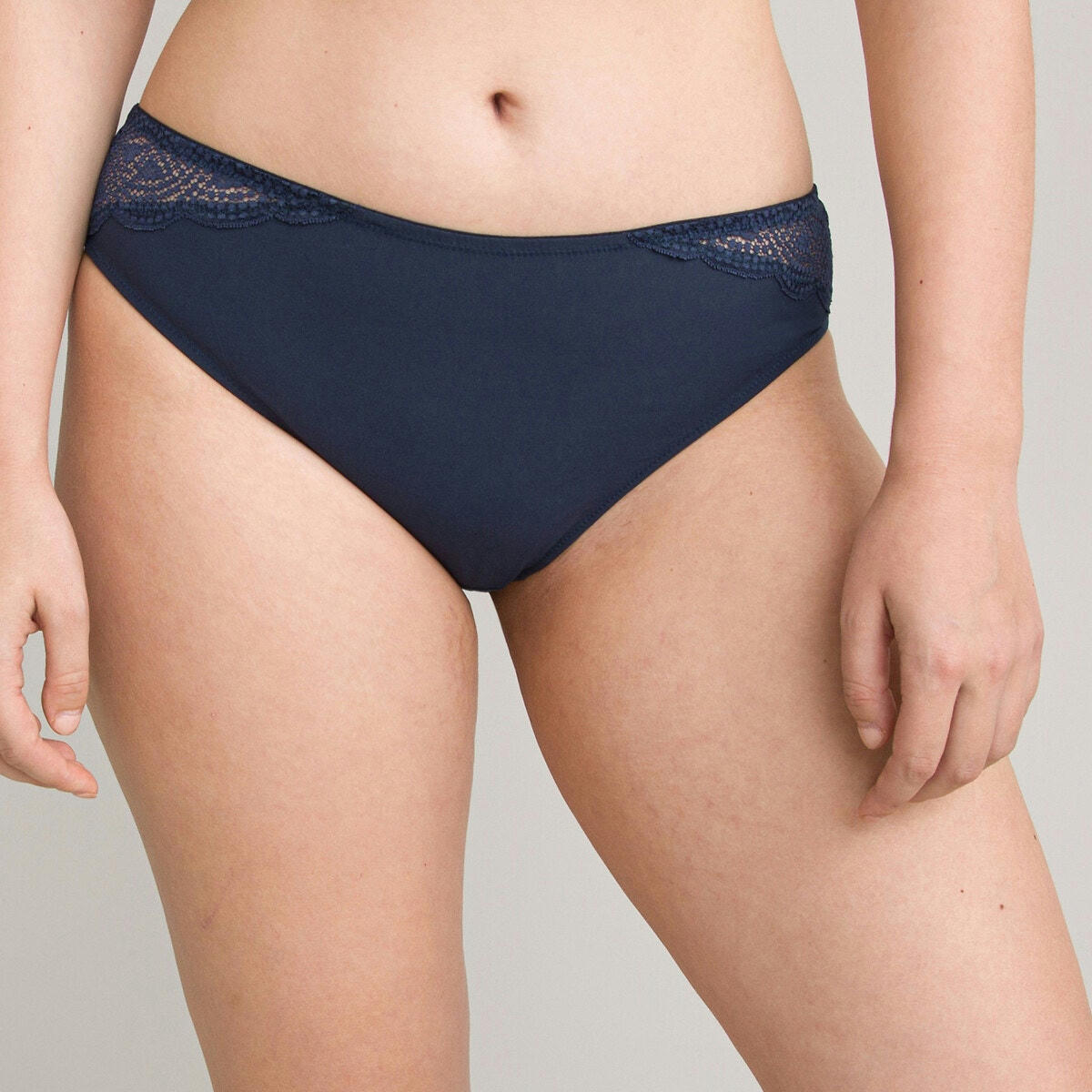 Slip en microfibre, détails dentelle côtés Avry