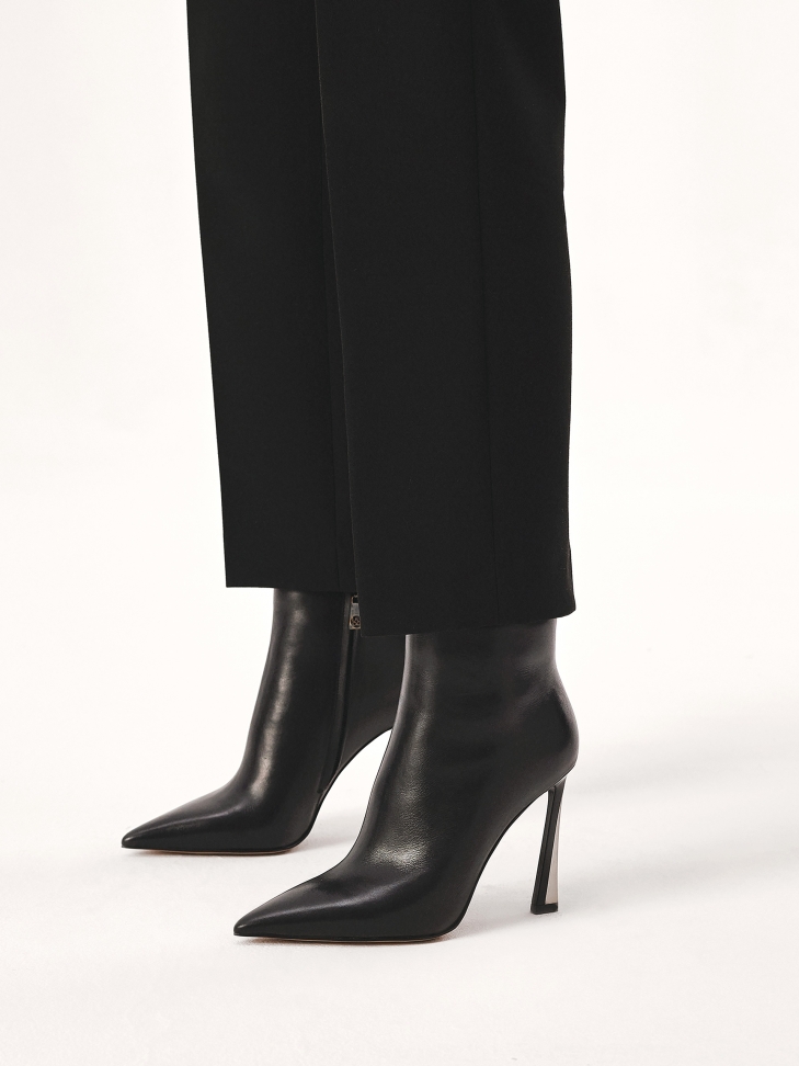 Classic boots with black and silver heels