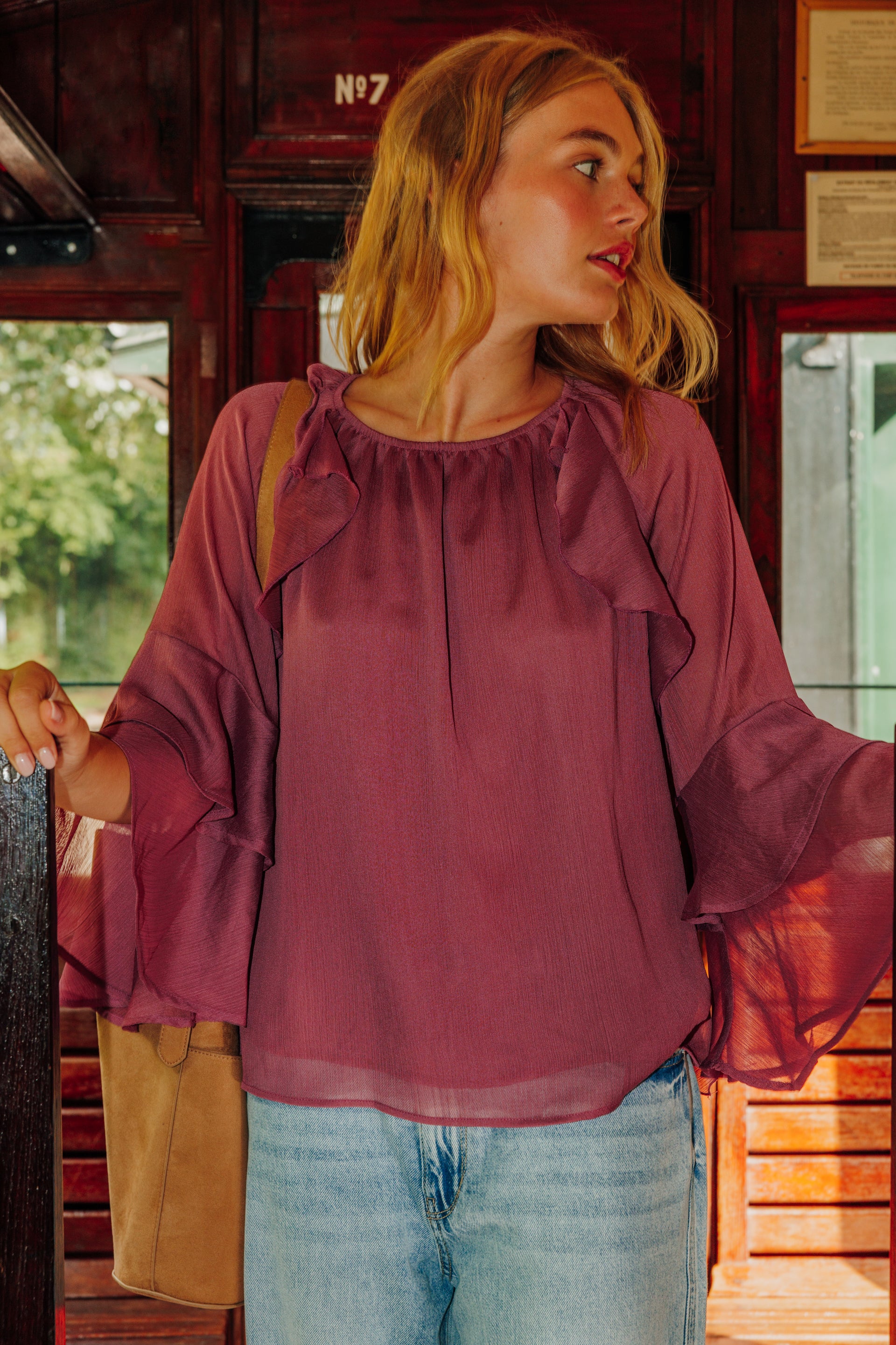 Blouse encolure Bardot en voile avec volants