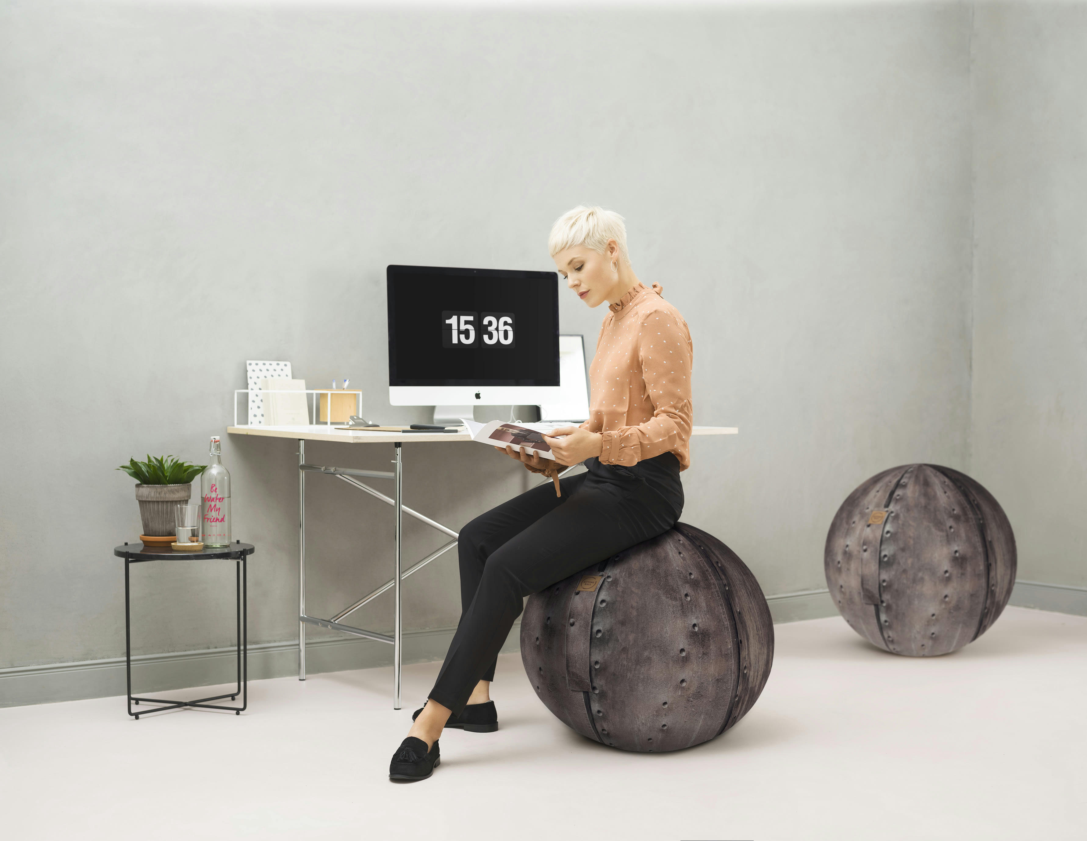 IRON - Balle d'assise motif métal avec poignée polyester D65