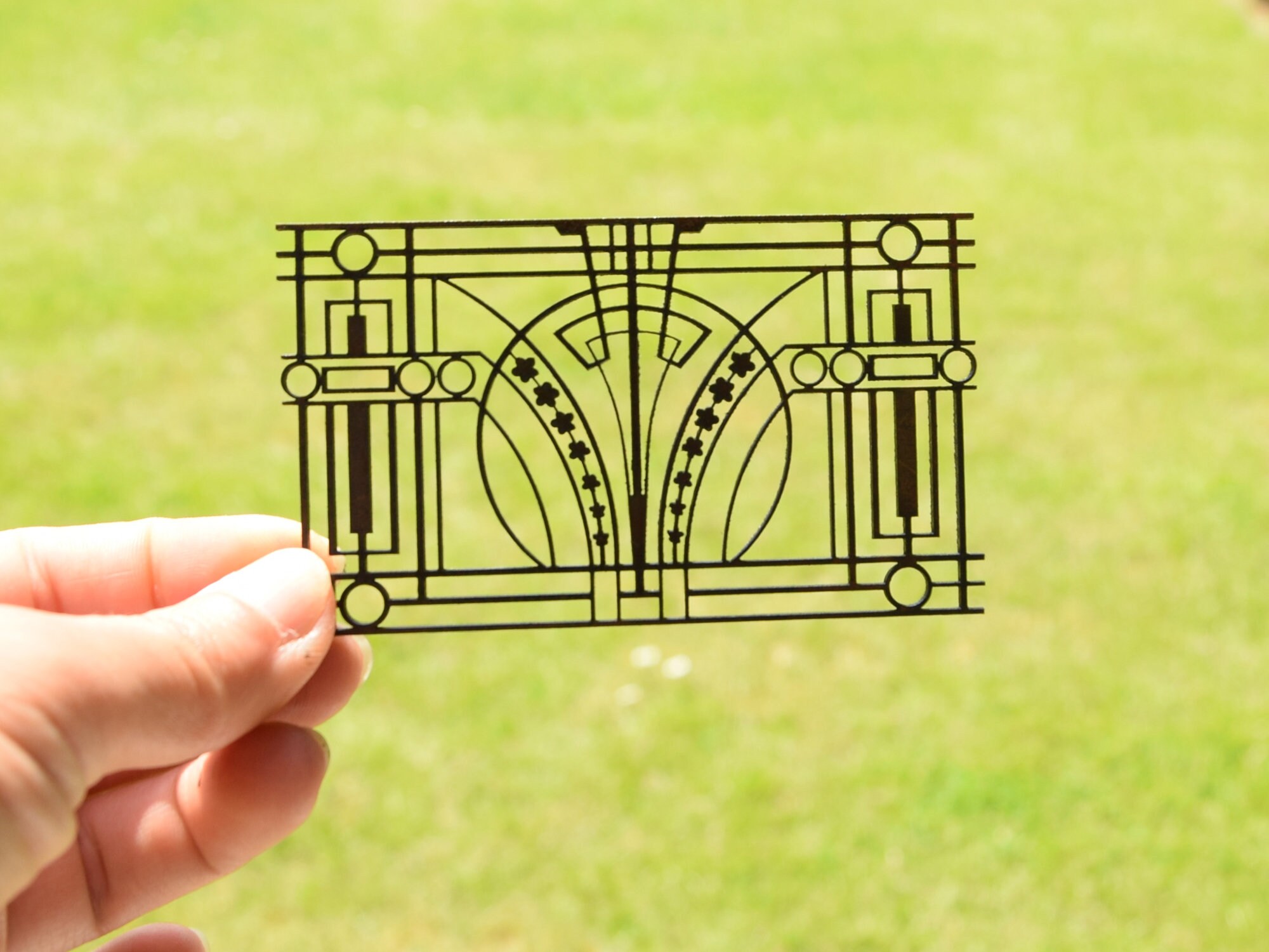 Art Deco Miniature Fire Screen: 1/12 Scale Dollhouse Decor DIY Kit