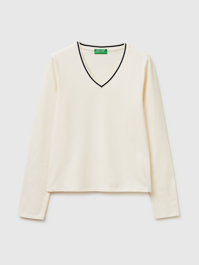 Fitted V-neck T-shirt