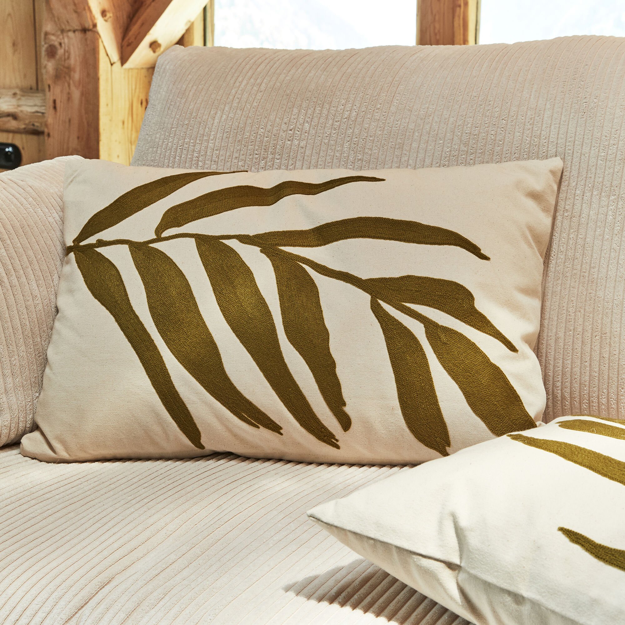 FOGLIA - Coussin à broderie végétale en coton 40x60cm - vert