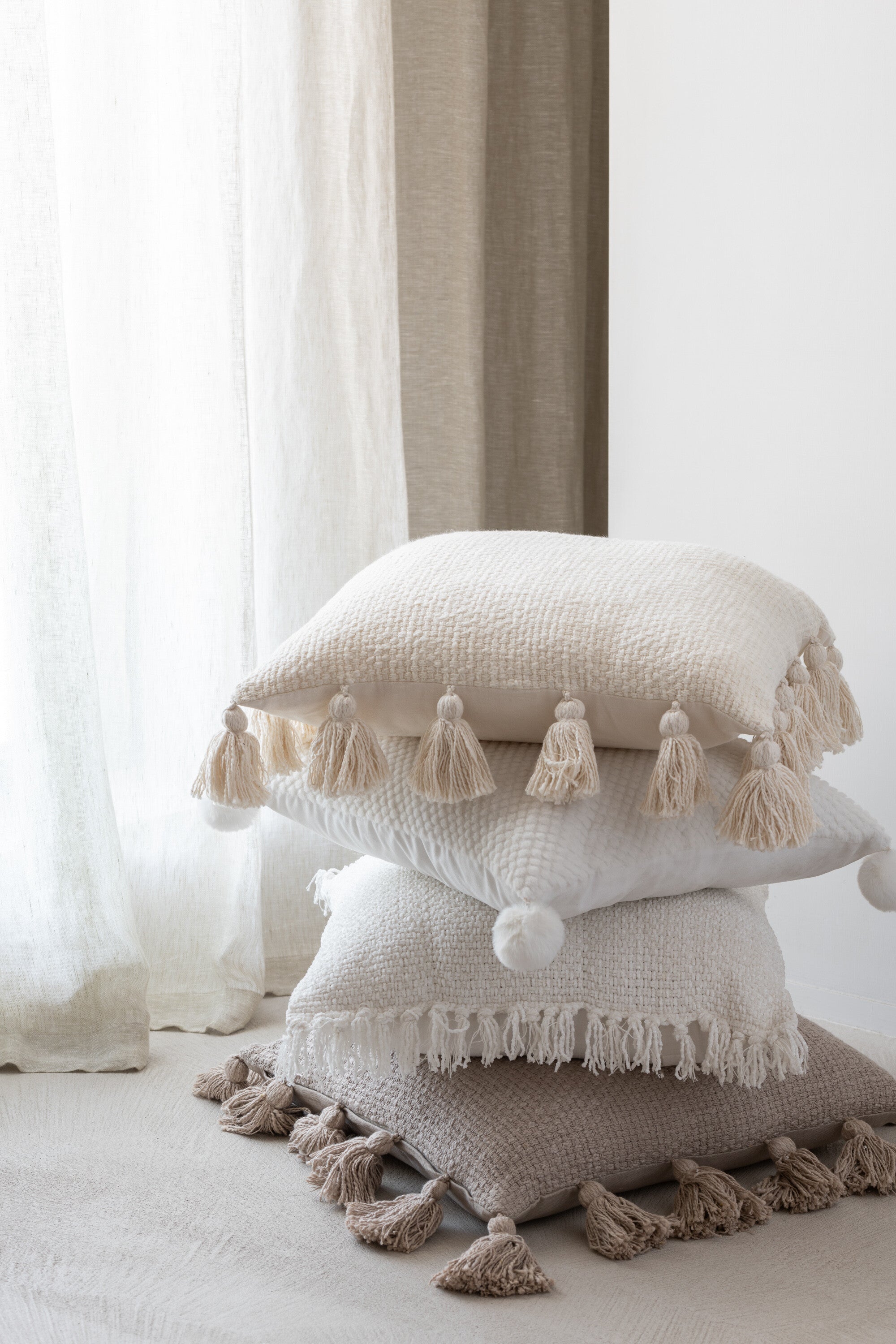 J-Line kussen Zacht Pompoms - polyester - wit