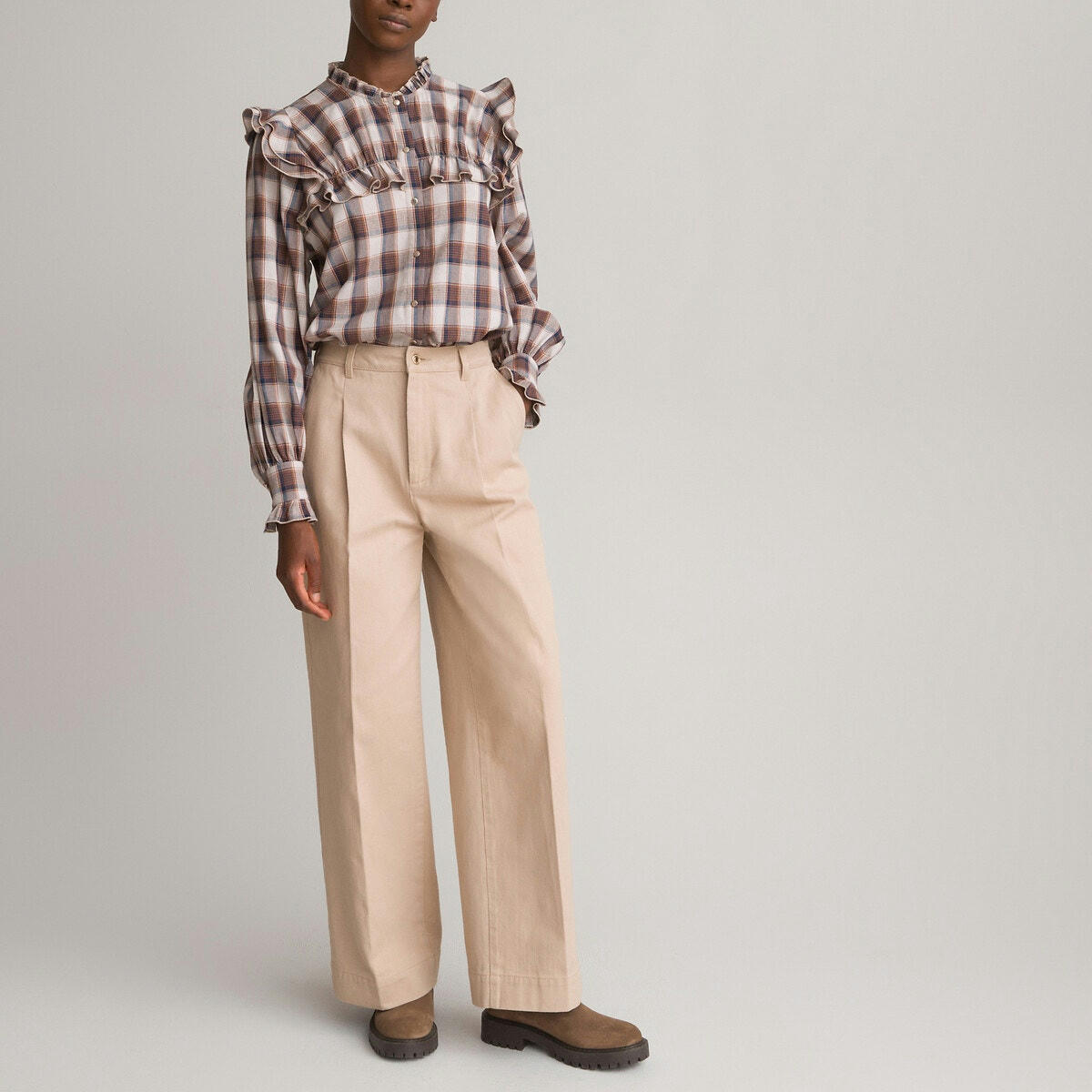 Blouse col volanté, à carreaux