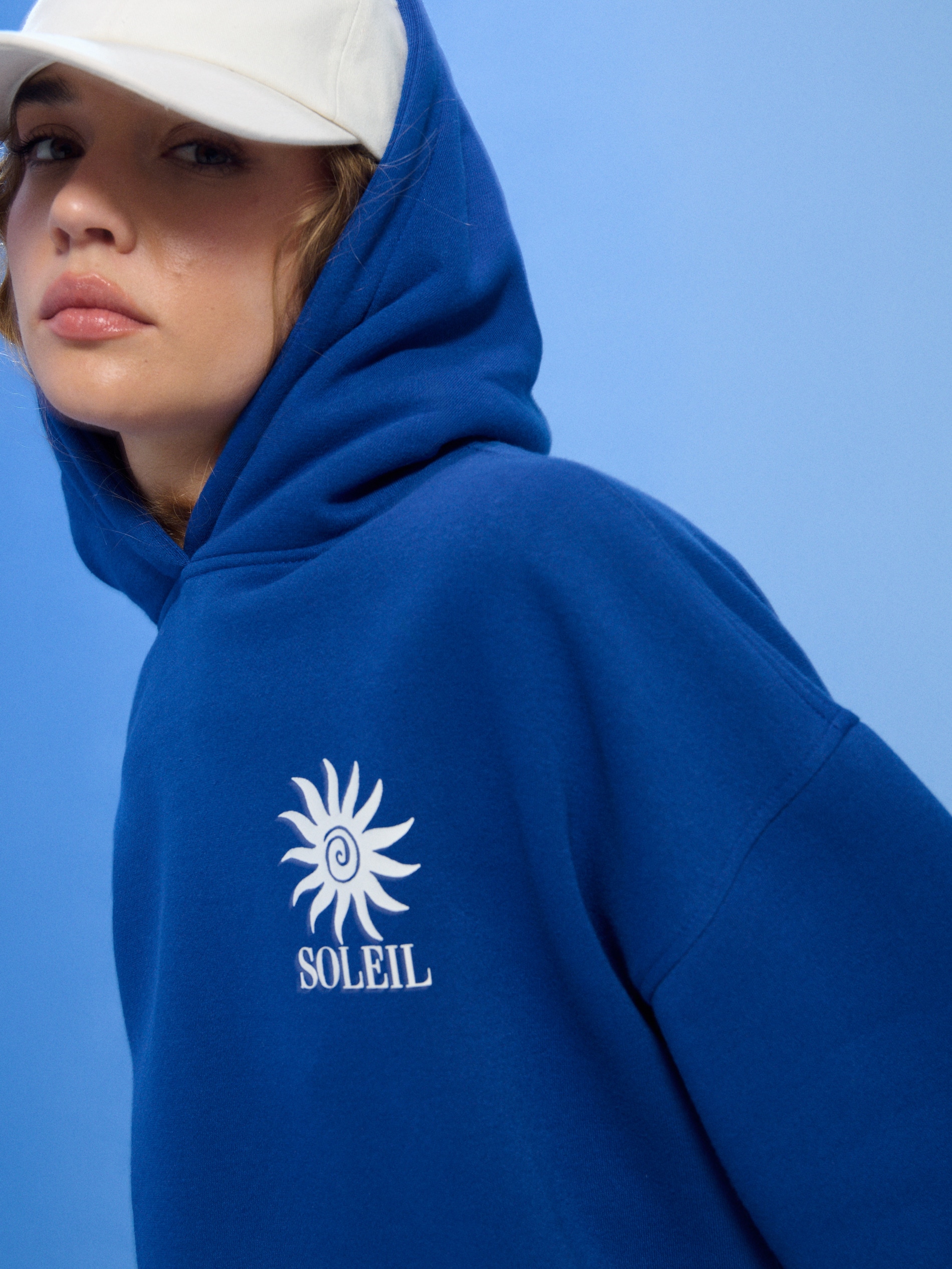Dresowa bluza hoodie z nadrukiem 