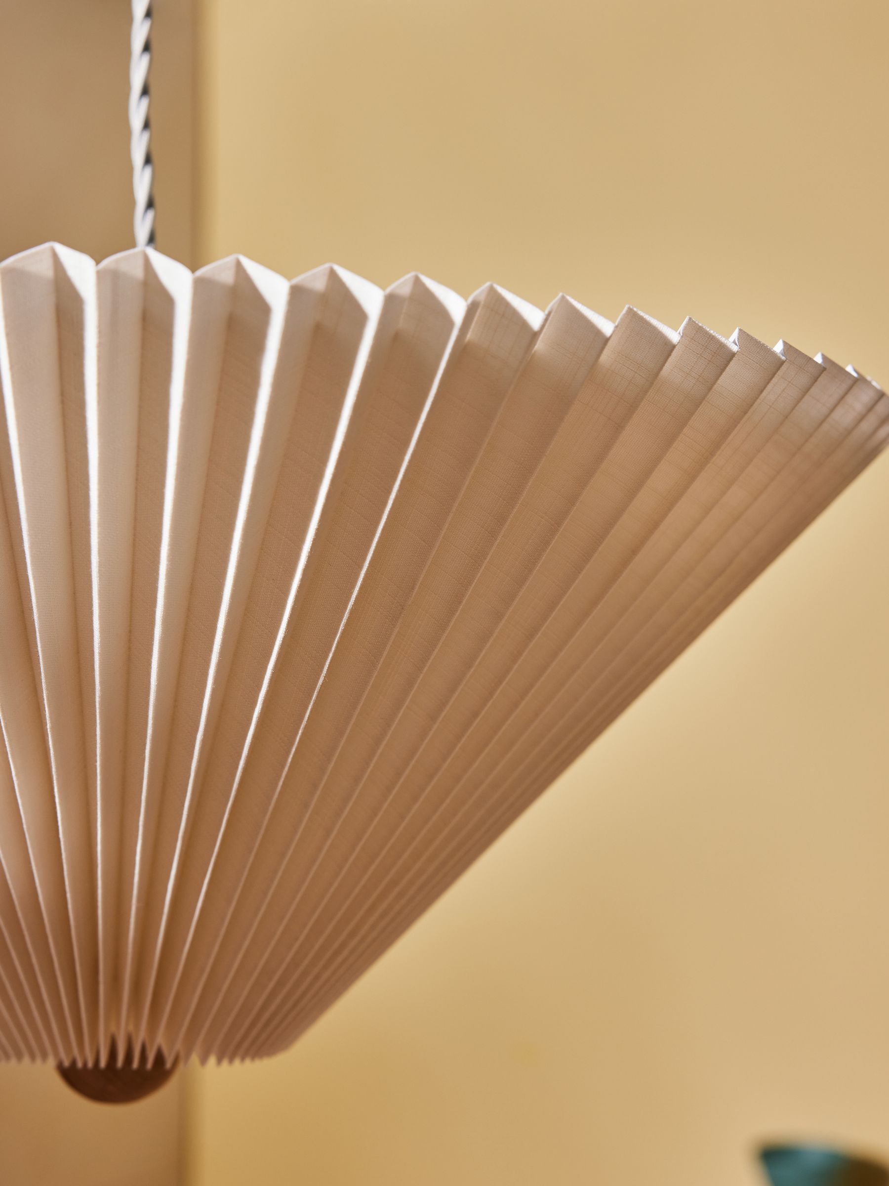 Lila Easyfit Shade in Cream
