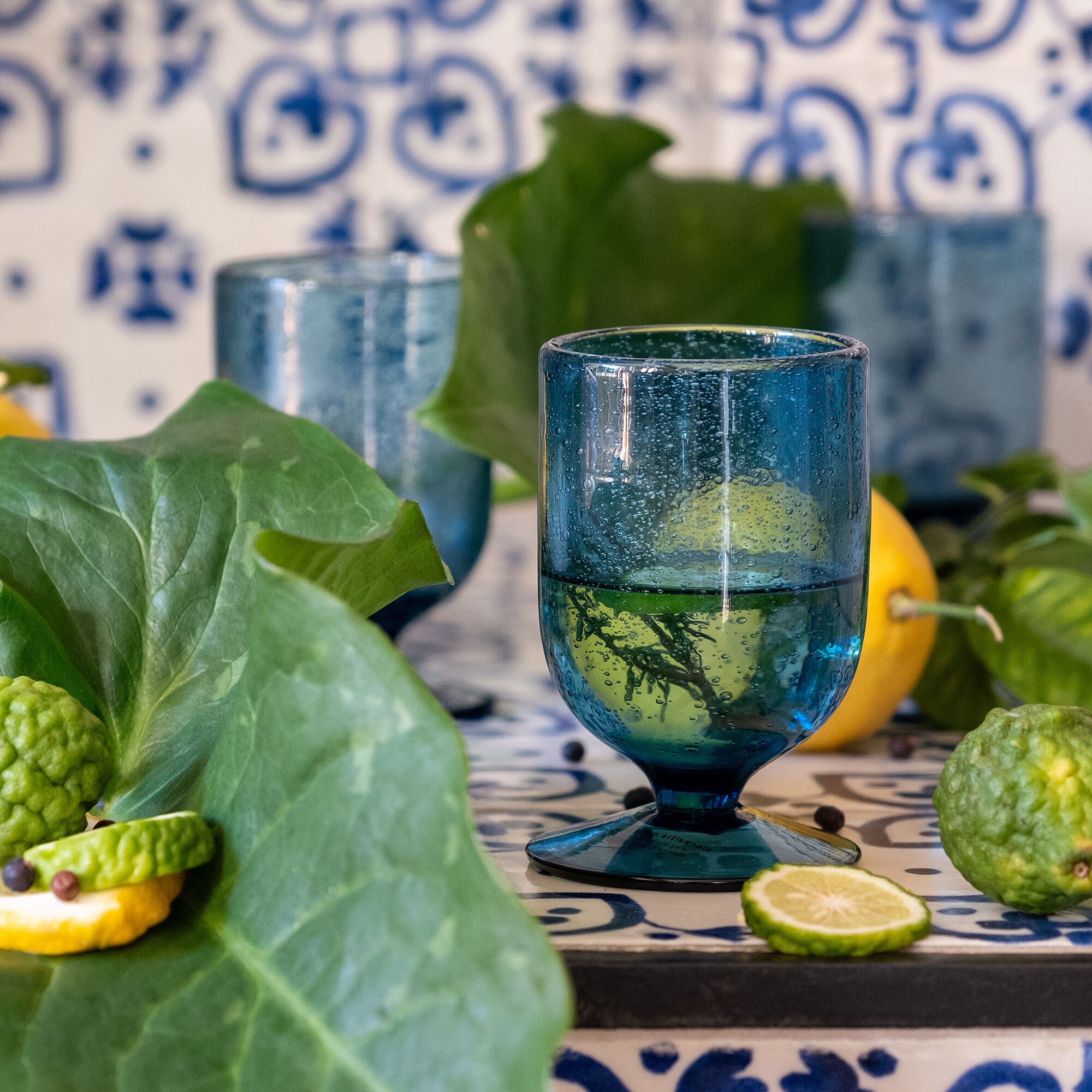 GOULADO - Verre à pied en verre bullé 25cl - bleu