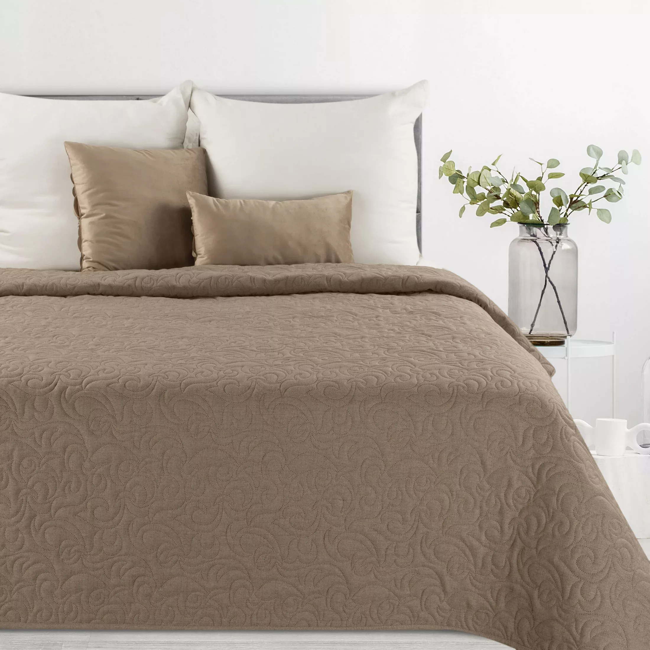Narzuta z tkaniny imitującej len brązowa 200x220 cm na łóżko pikowana metodą hot press LENA 4 Eurofirany Premium