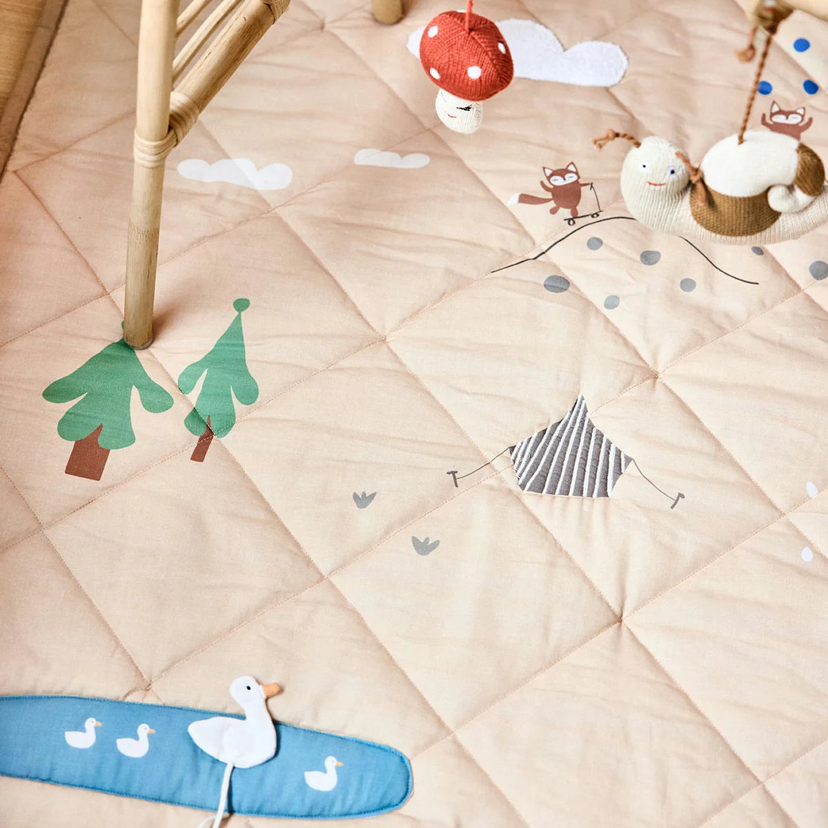 OYOY Mini - Aktivitätsdecke Forrest, 102 x 102 cm, clay