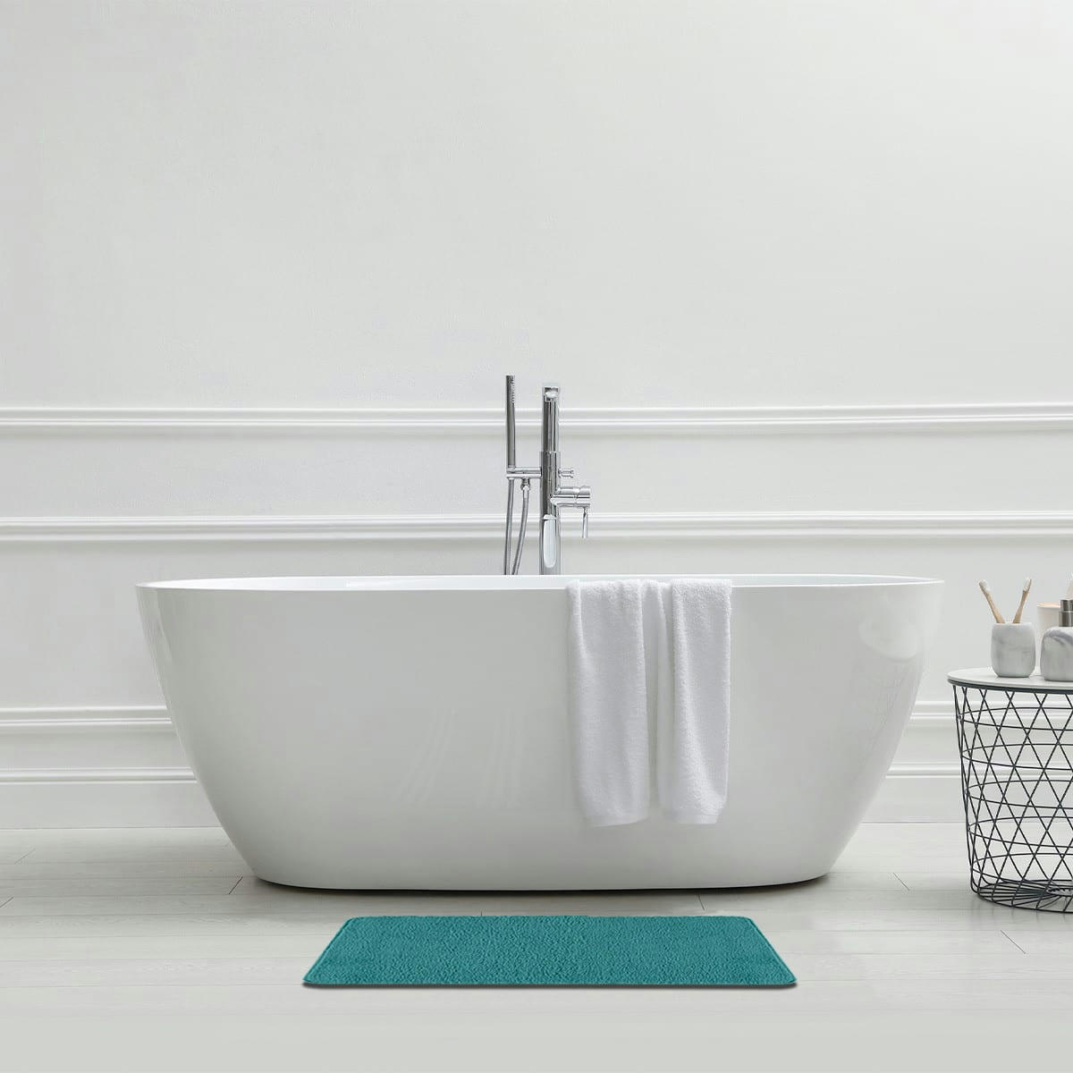 POLYNESIE - Tapis de bain en polyester uni bleu paon 50x80cm