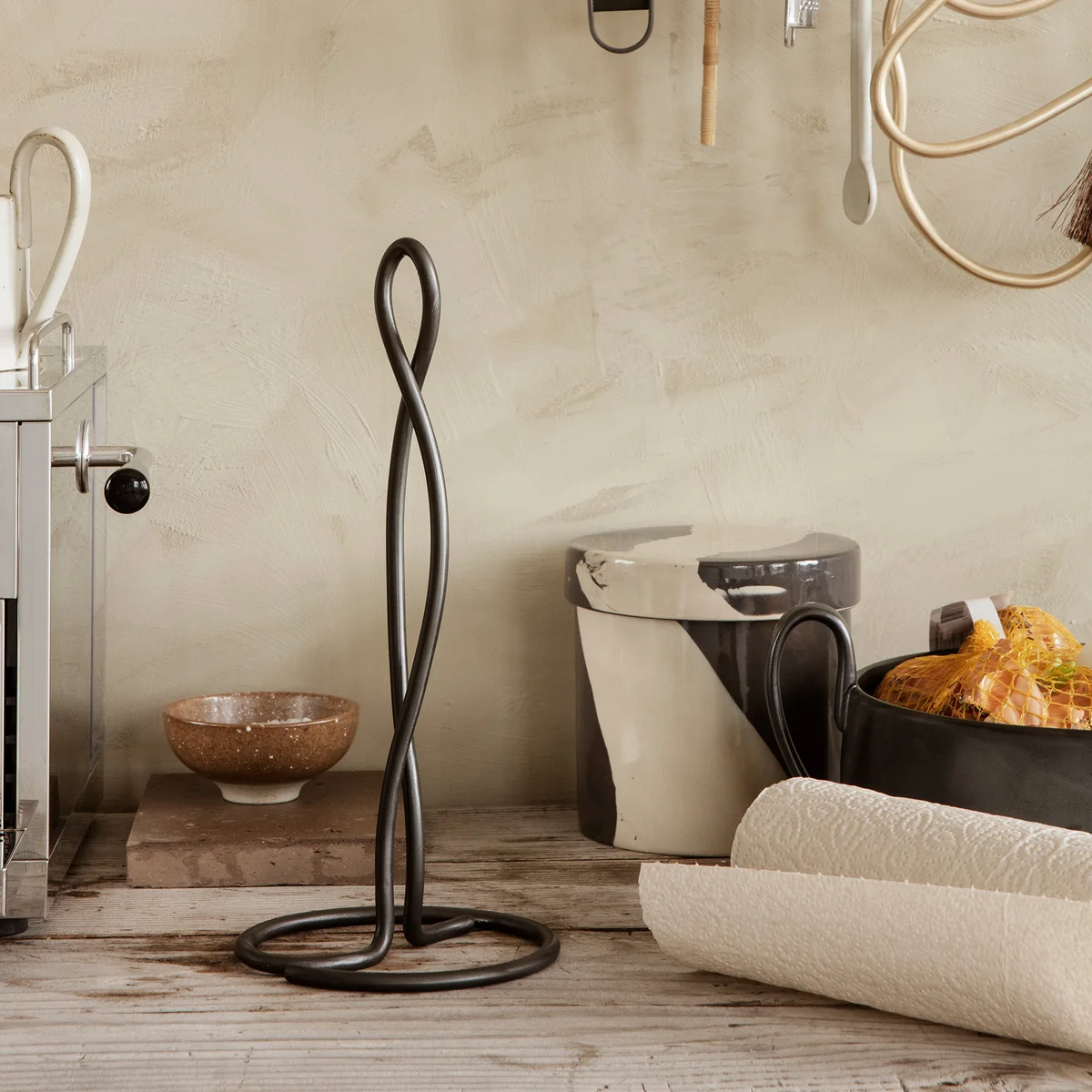Ferm Living - Curvature Küchenrollenhalter