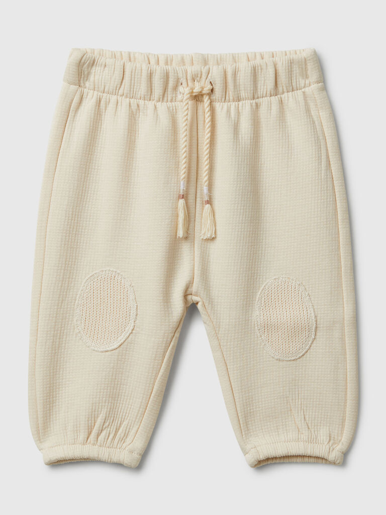 Trousers in cotton with patch