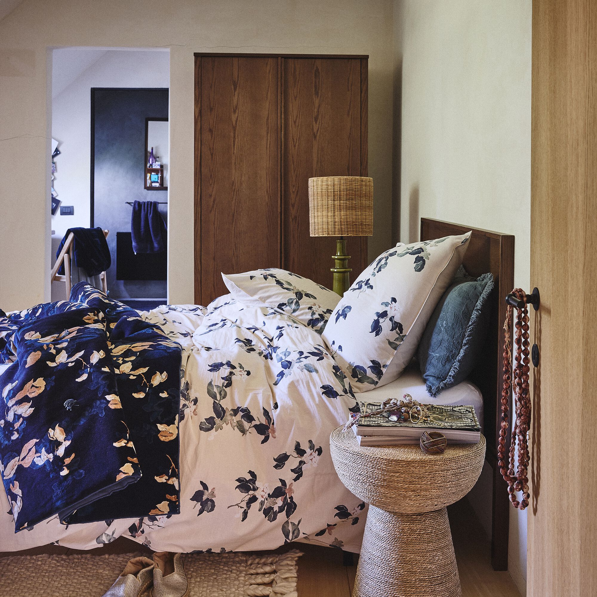 DAVI - Armoire 2 portes battantes en chêne massif H192cm - bois foncé