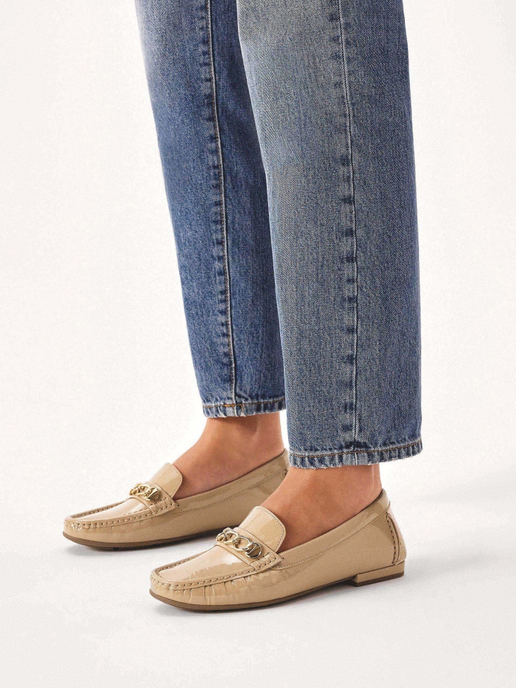 Patent leather moccasins with metal chain