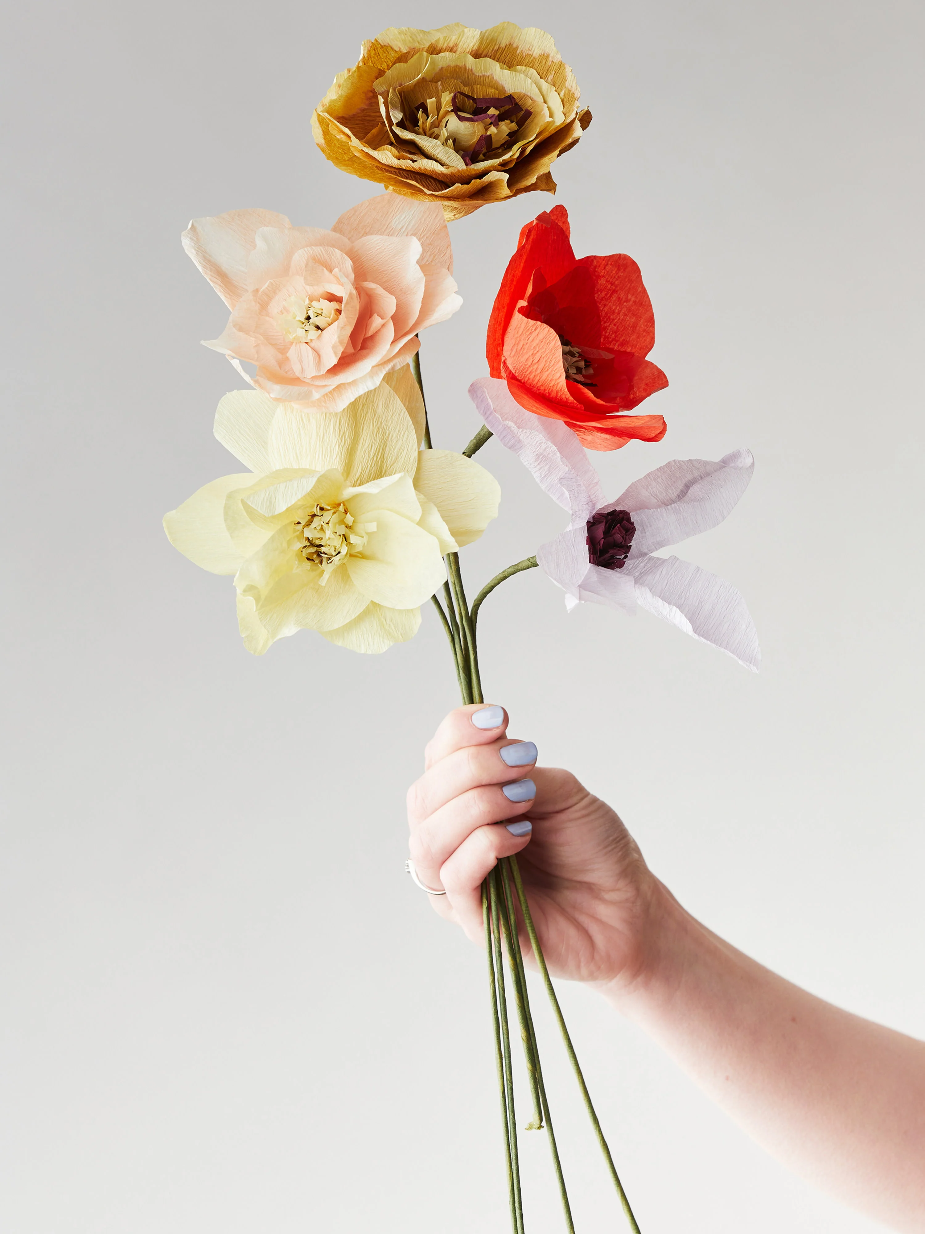 Handgefertigter Kunstblumenstrauß Spring