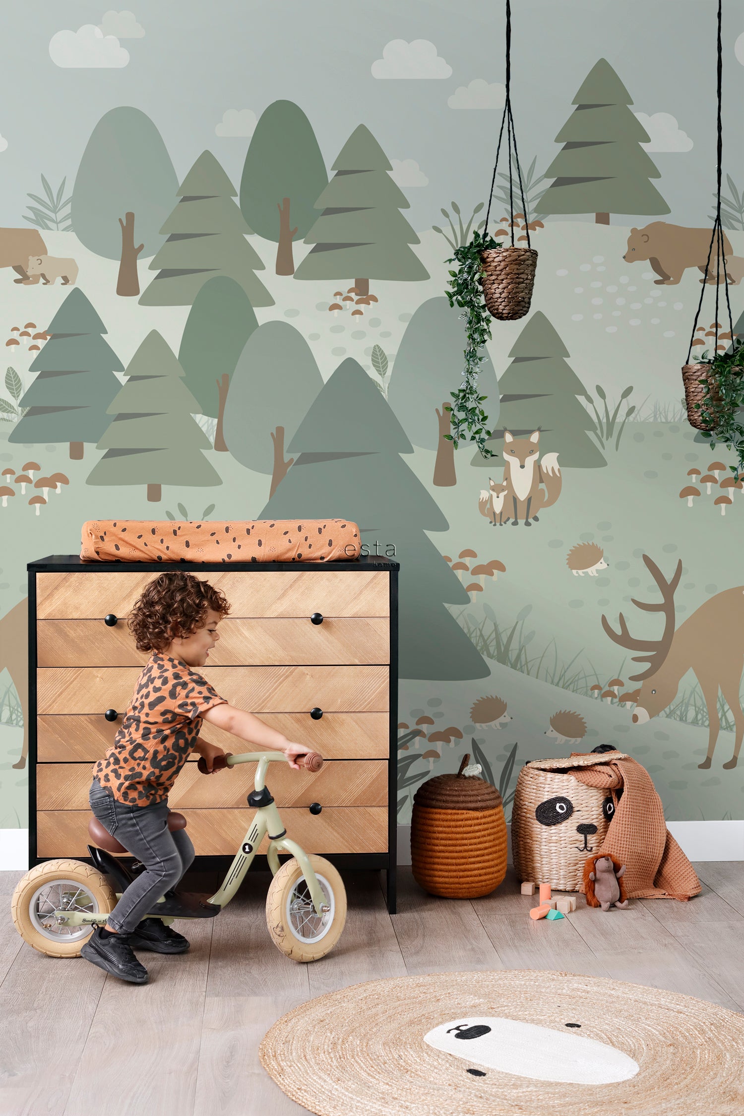 ESTAhome fotobehang bos met bosdieren groen - 200 x 279 cm - 159257