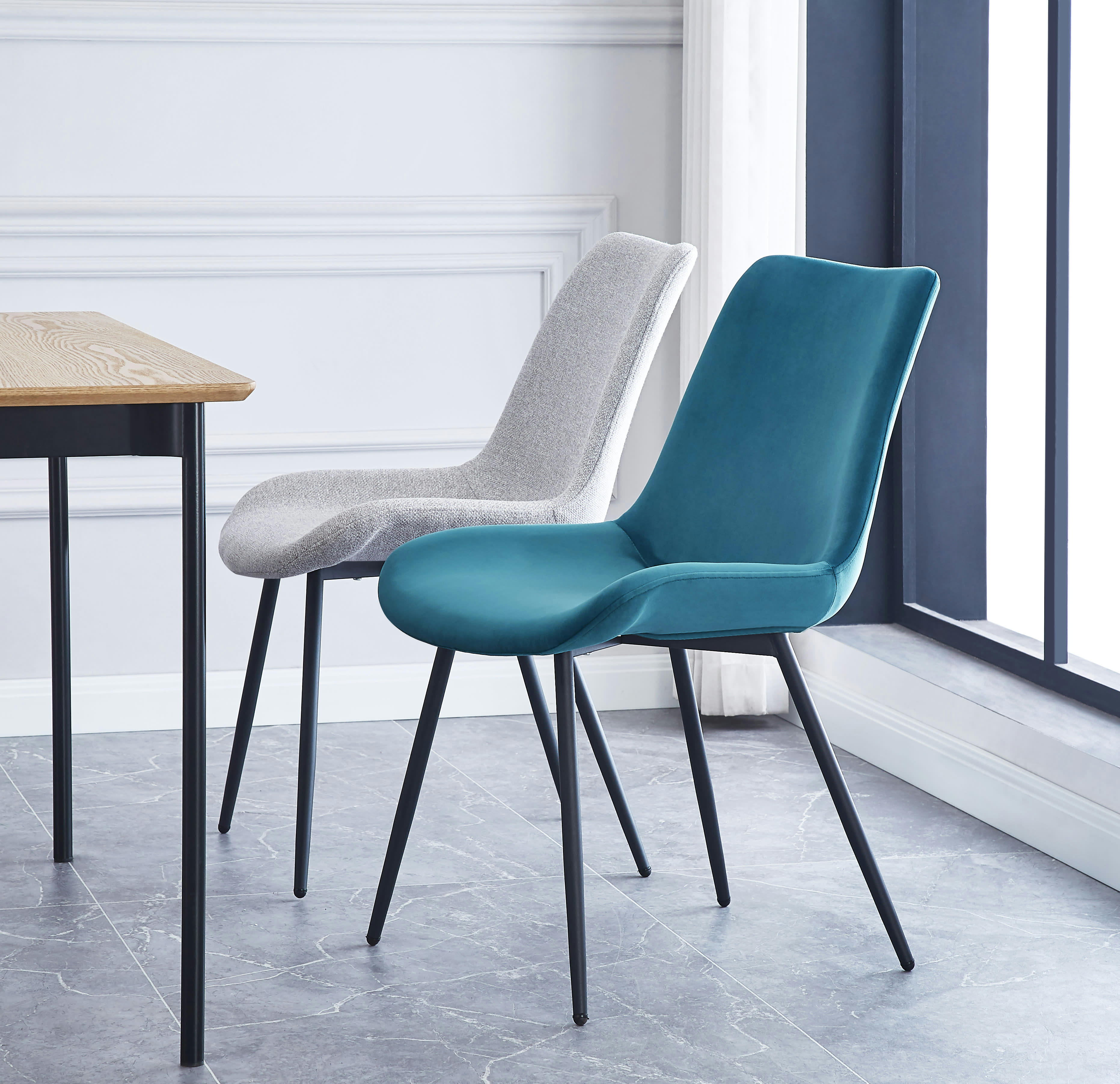 - Lot de 2 chaises en métal et velours bleu canard
