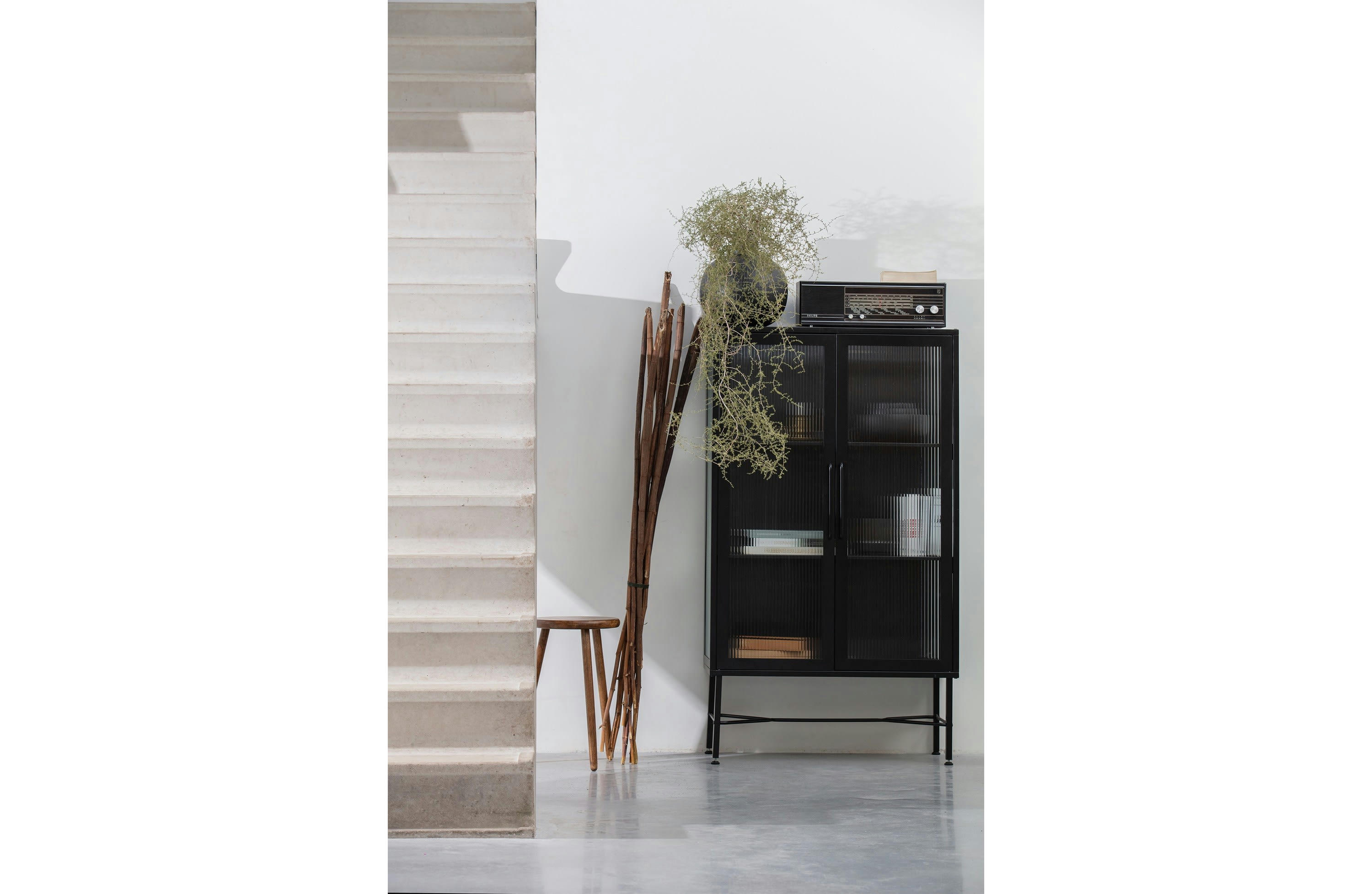 ZION - Cabinet 2 portes et 3 étagères en métal noir