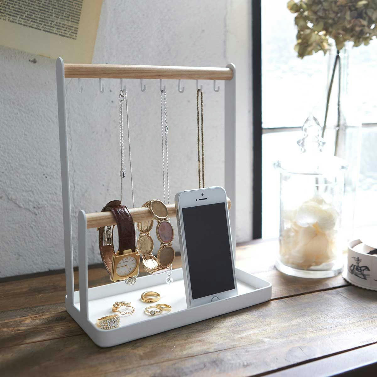 - Porte-accessoires en acier