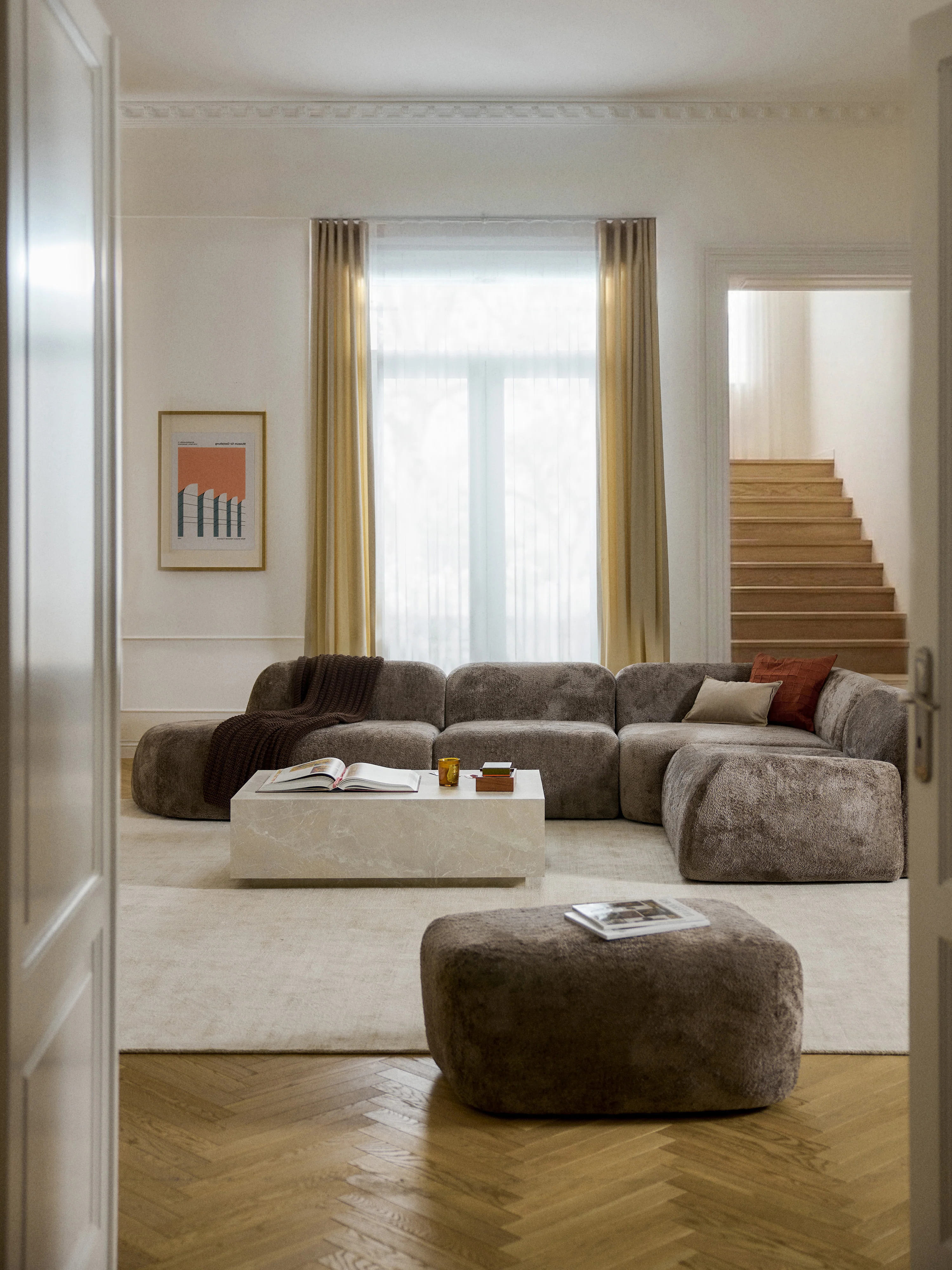 Modulares XL-Ecksofa Wolke (4-Sitzer) aus Teddy-Bouclé mit Chaiselongue-Ende