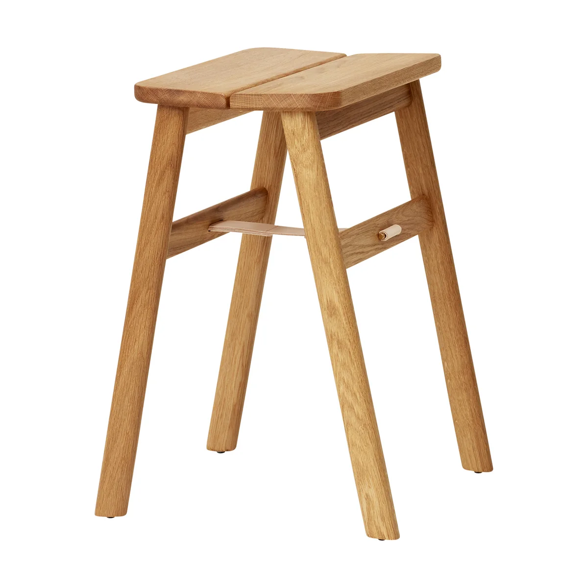 Form & Refine - Angle Hocker, Eiche