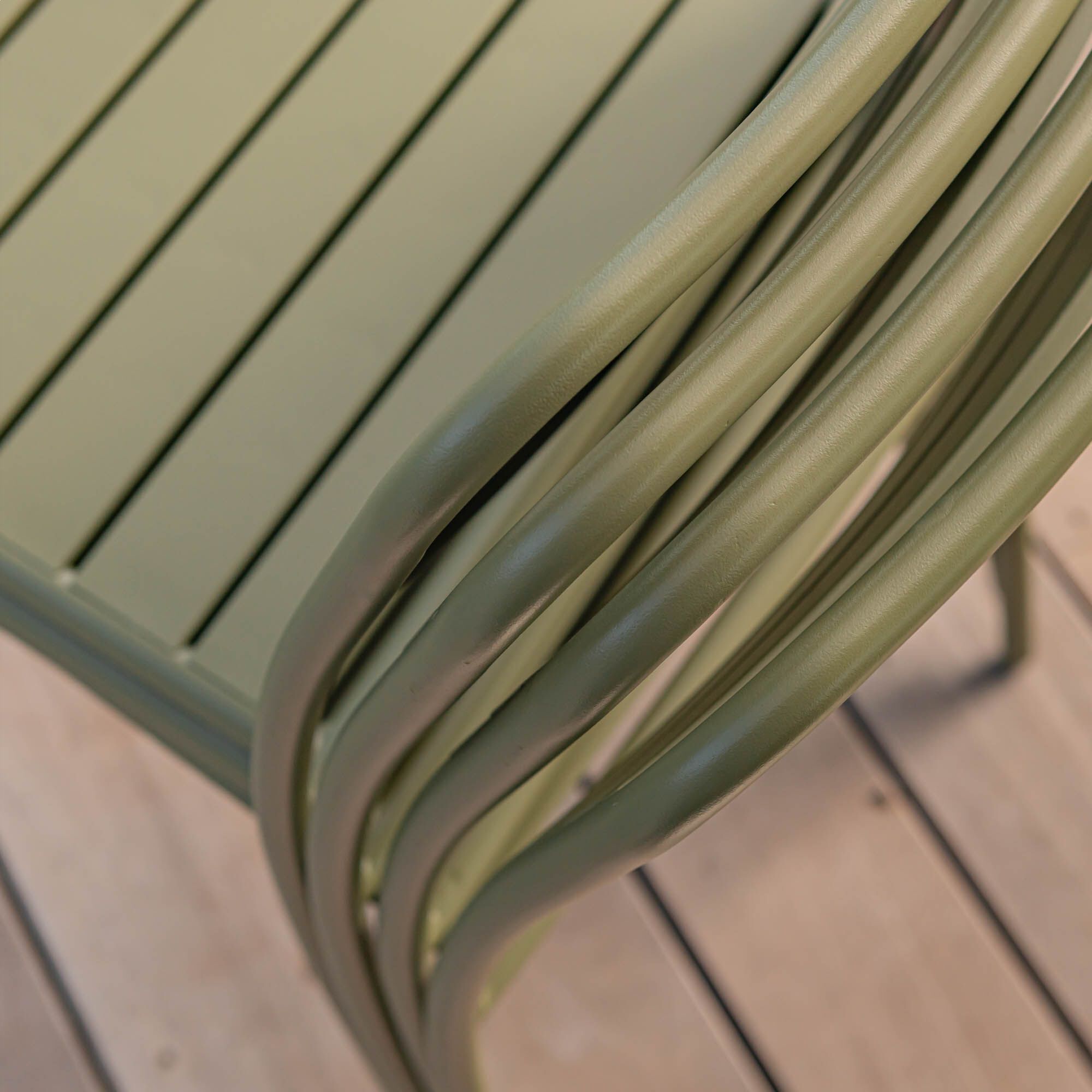 SOURIS - Chaise de jardin empilable en acier - vert kaki