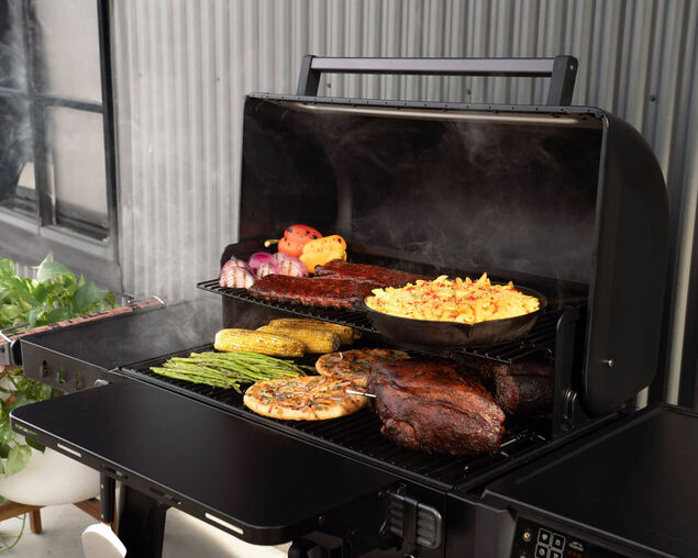 Traeger Woodridge Pro Pellet Grill & Smoker