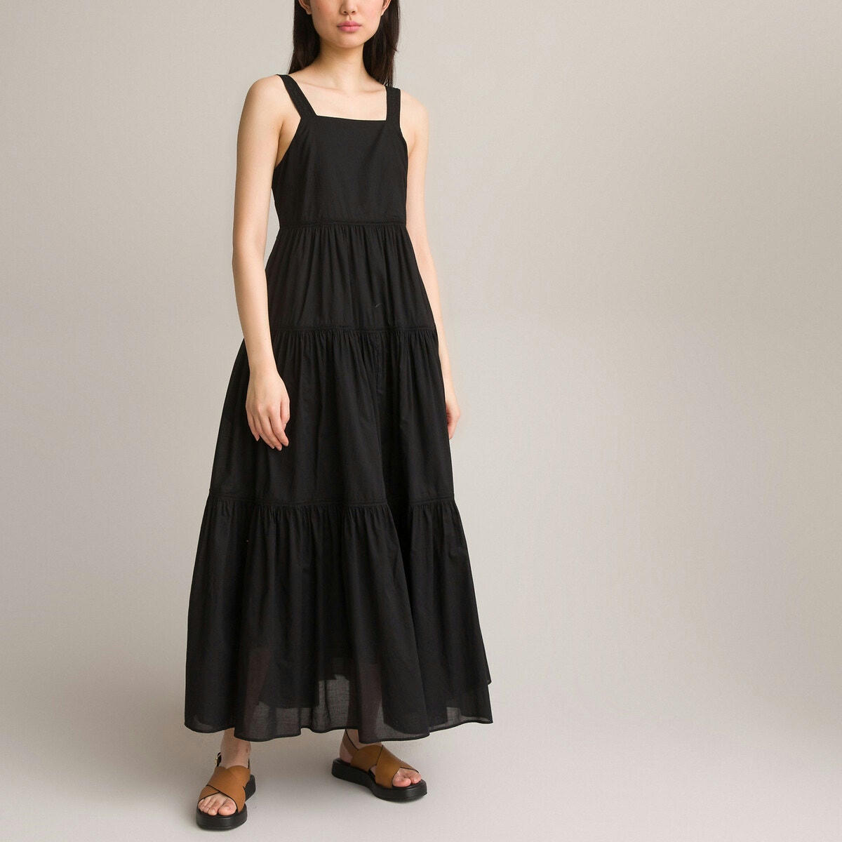 Robe longue, bretelles en dentelle