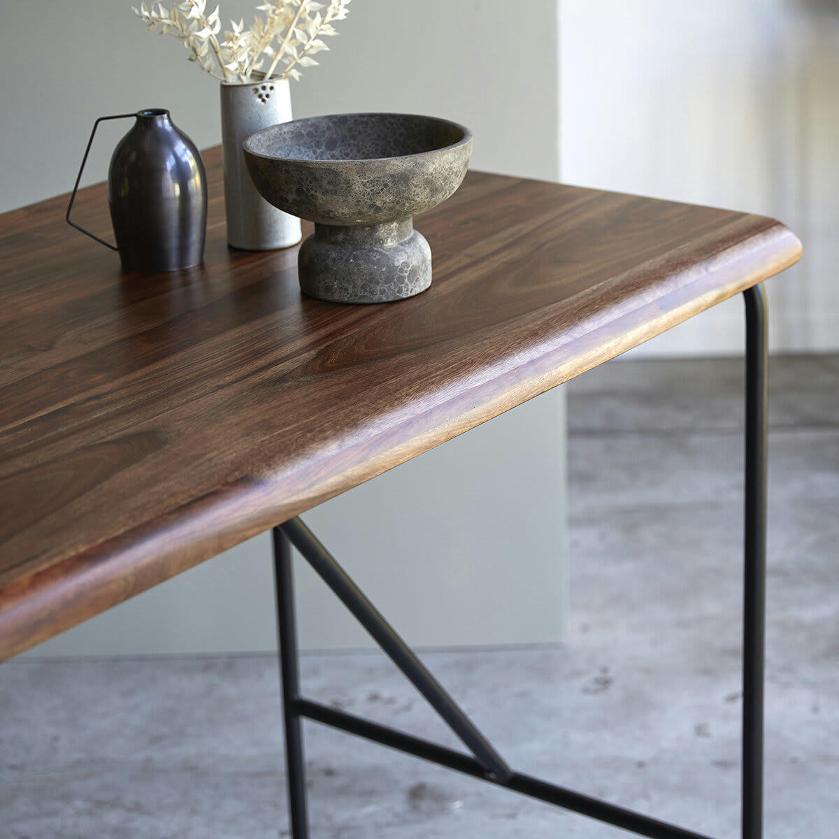 TALIA - Table haute en palissandre massif et métal 4 pers.