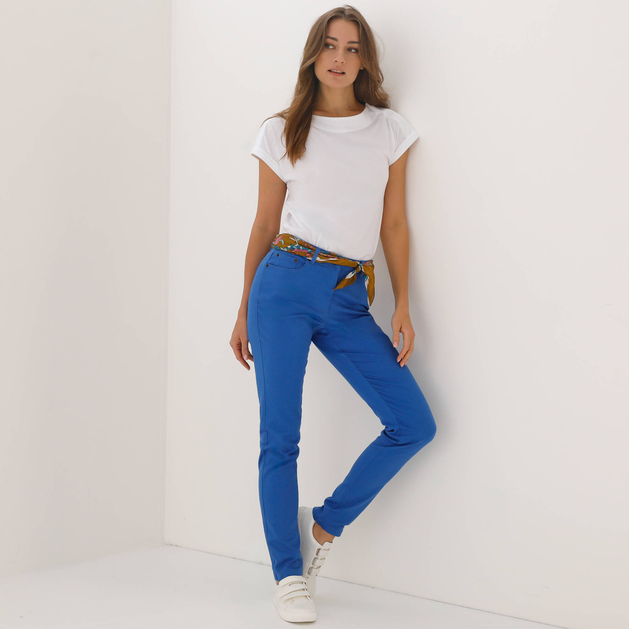 Pantalon fuselé couleur