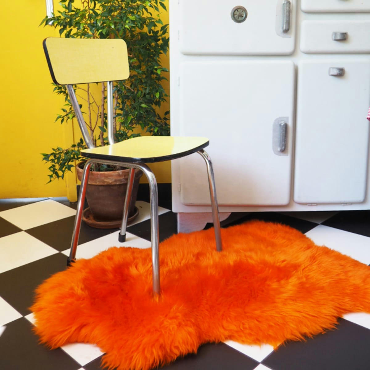 - Tapis en peau de mouton orange