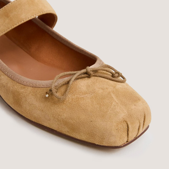 Ballerines à brides et lacetsen velours miel | DOMINANTE