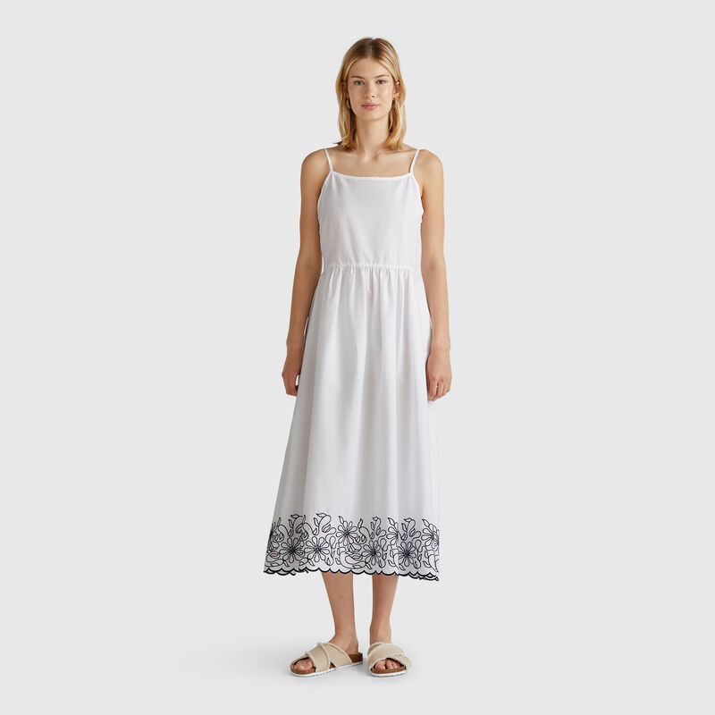 Dress with floral embroidery