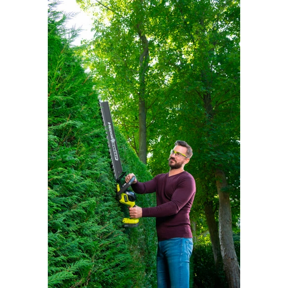 Akku-Heckenschere »RY18HT55A-0«, Sägeblattlänge 55 cm, ohne Akku und Ladegerät