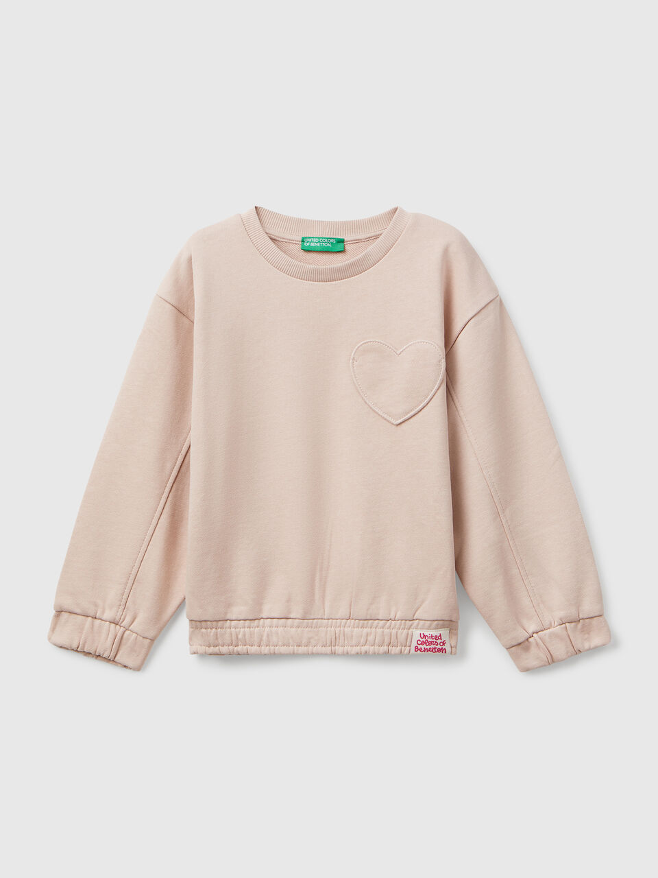 Sweatshirt with heart patch