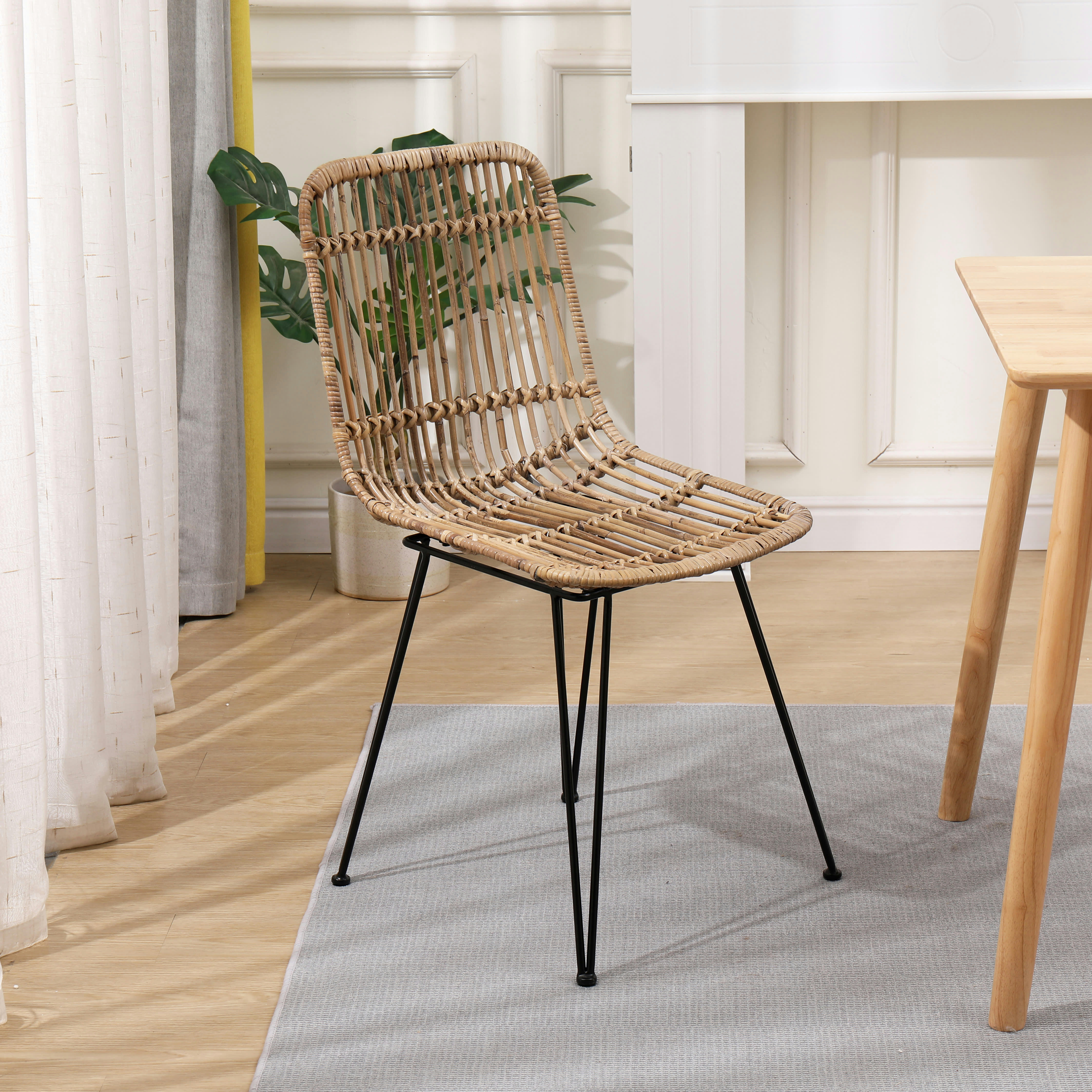 - Lot de 2 chaises en métal et rotin naturel