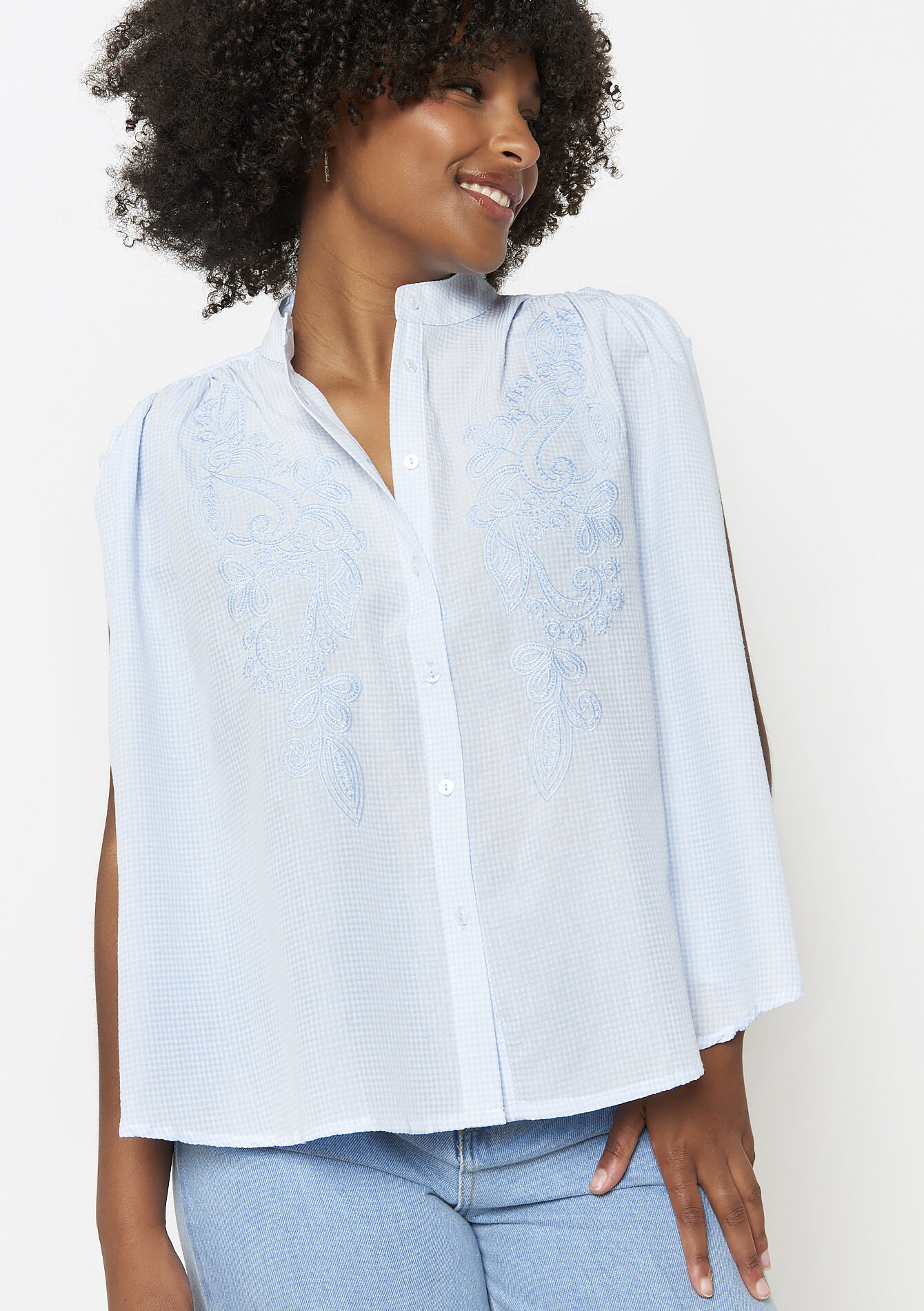 Mouwloze geborduurde blouse